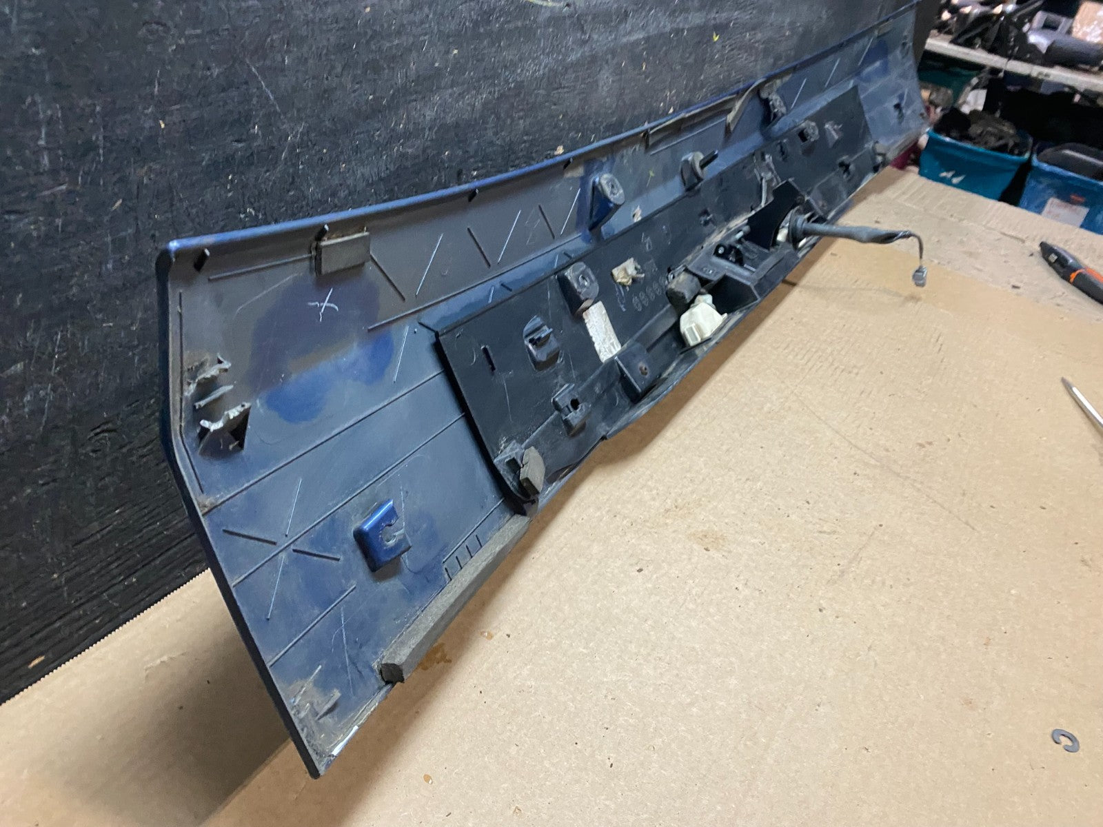 2011-2018 Dodge Grand Caravan Black Rear Tail Gate Trim Molding Panel V6940 DG11