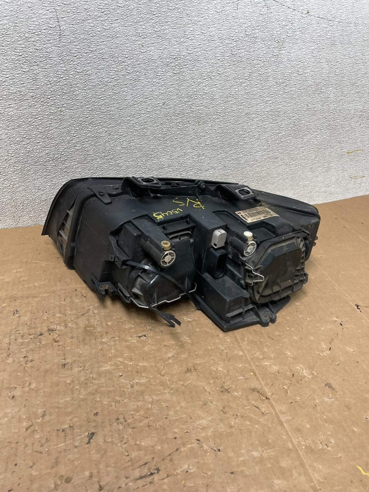2002 - 2005 Audi A4 Sedan Right Passenger Xenon Headlight OEM V5045 DW5