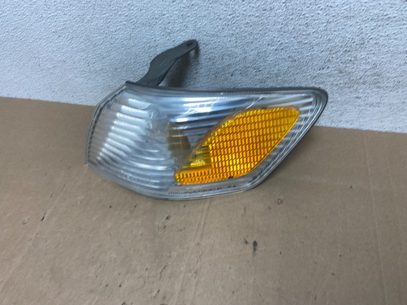 2000 - 2001 Toyota Camry Front Left Driver Lh Turn Signal AE5959 DW1