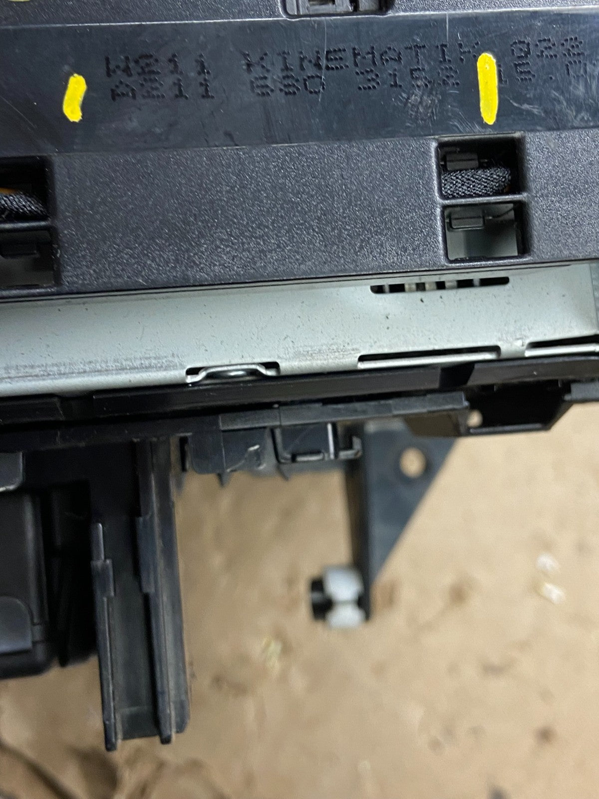 2006-2011 Mercedes W211 E350 E500 Center Console Switch Control Unit u3166 DG6