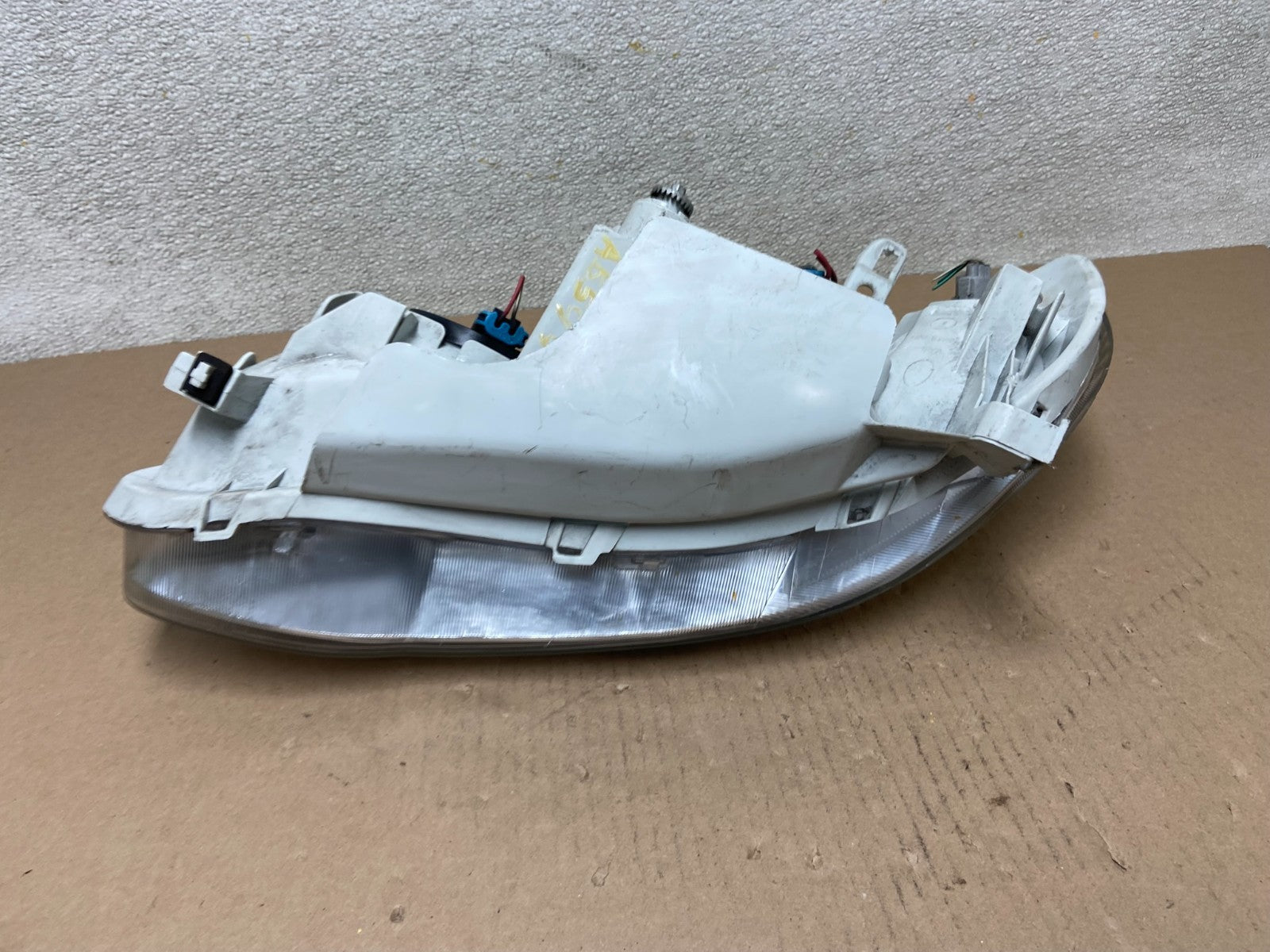 2005 to 2008 Toyota Corolla Right Passenger RH side Headlight AB5944 DW7