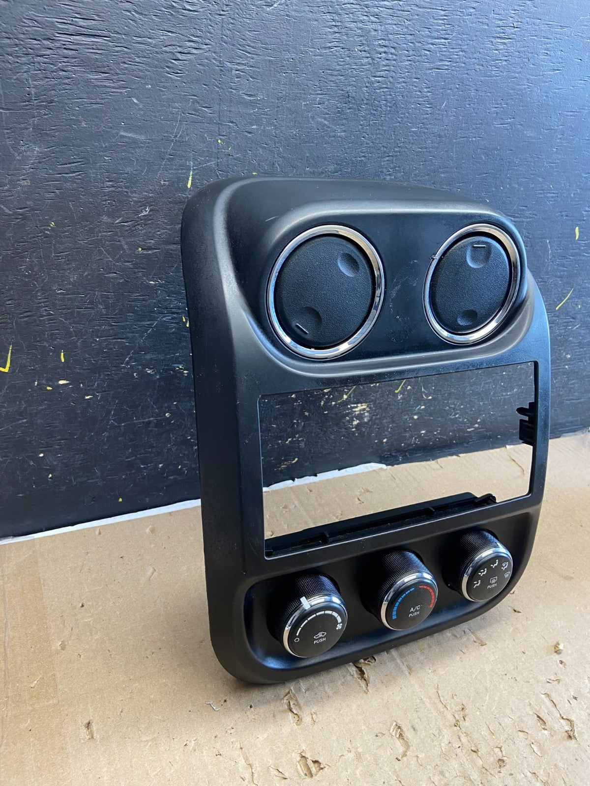 2011 to 2017 Jeep Compass Dash Climate Temperature Control Radio Bezel ab2283 DG2