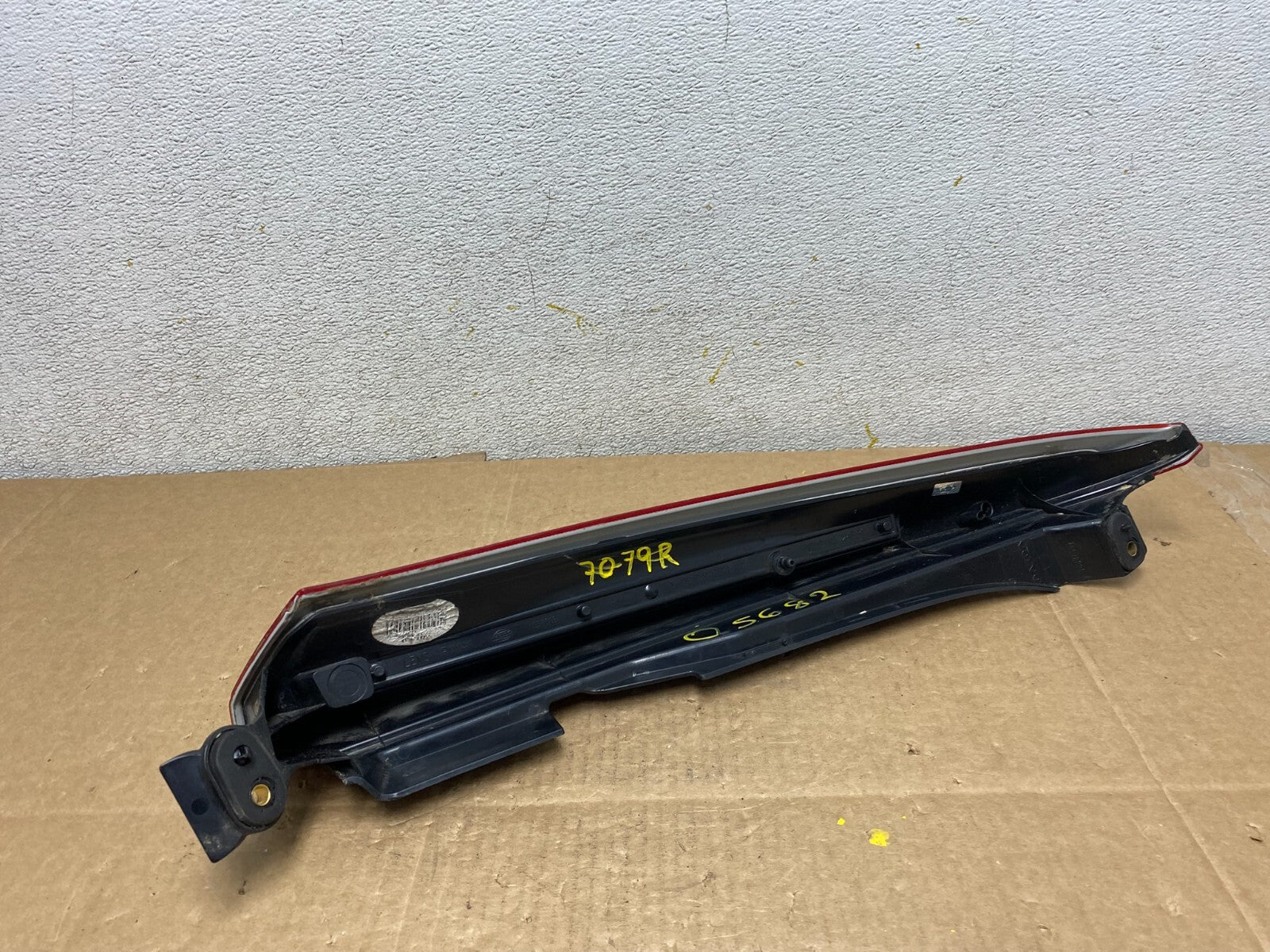 2003 to 2006 Volvo XC90 Right Passenger Side Upper Tail Light OEM O5682 DW9