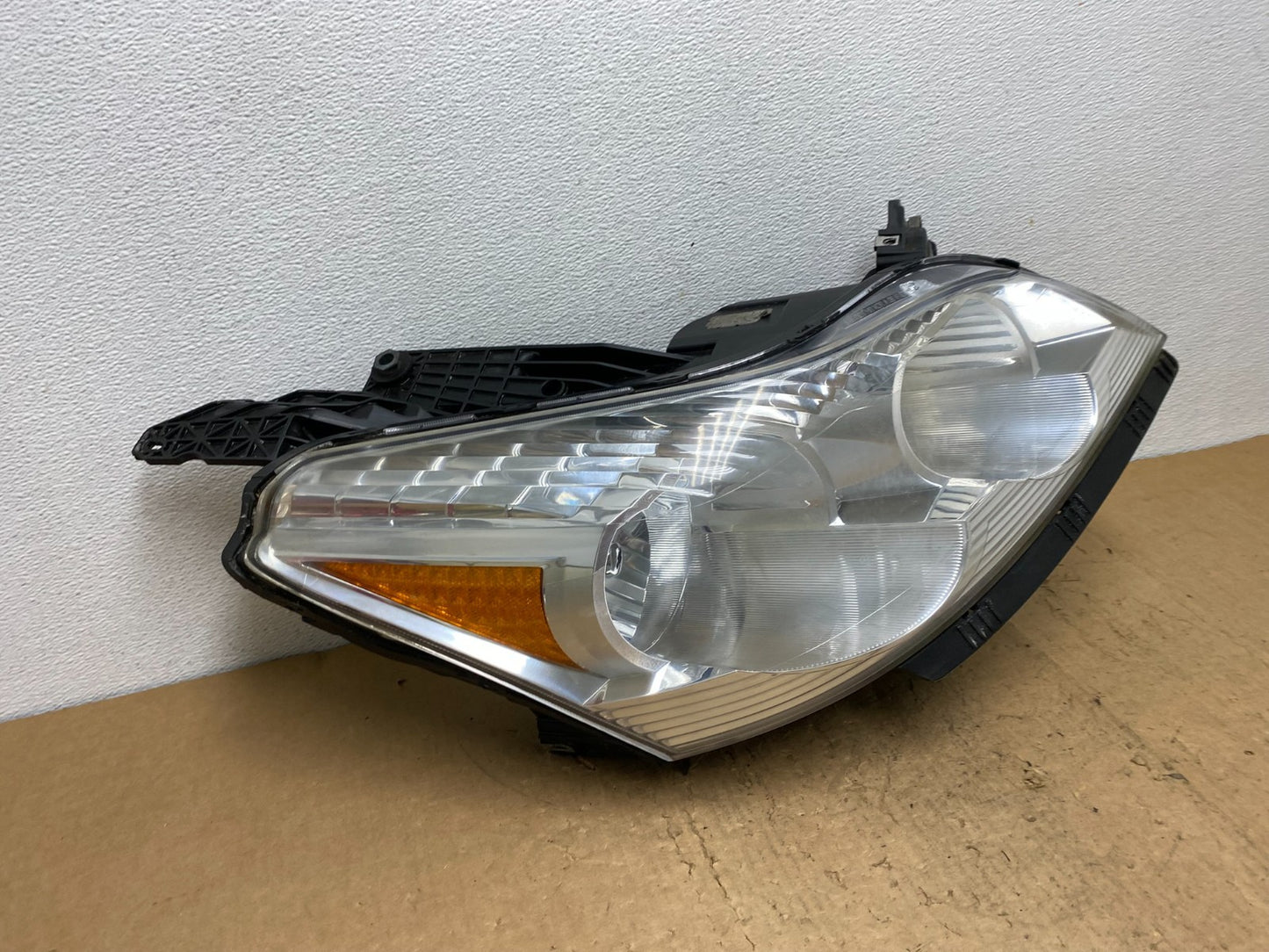 2009 to 2012 Chevrolet Traverse Right Passenger Halogen Headlight AD0517 DW2