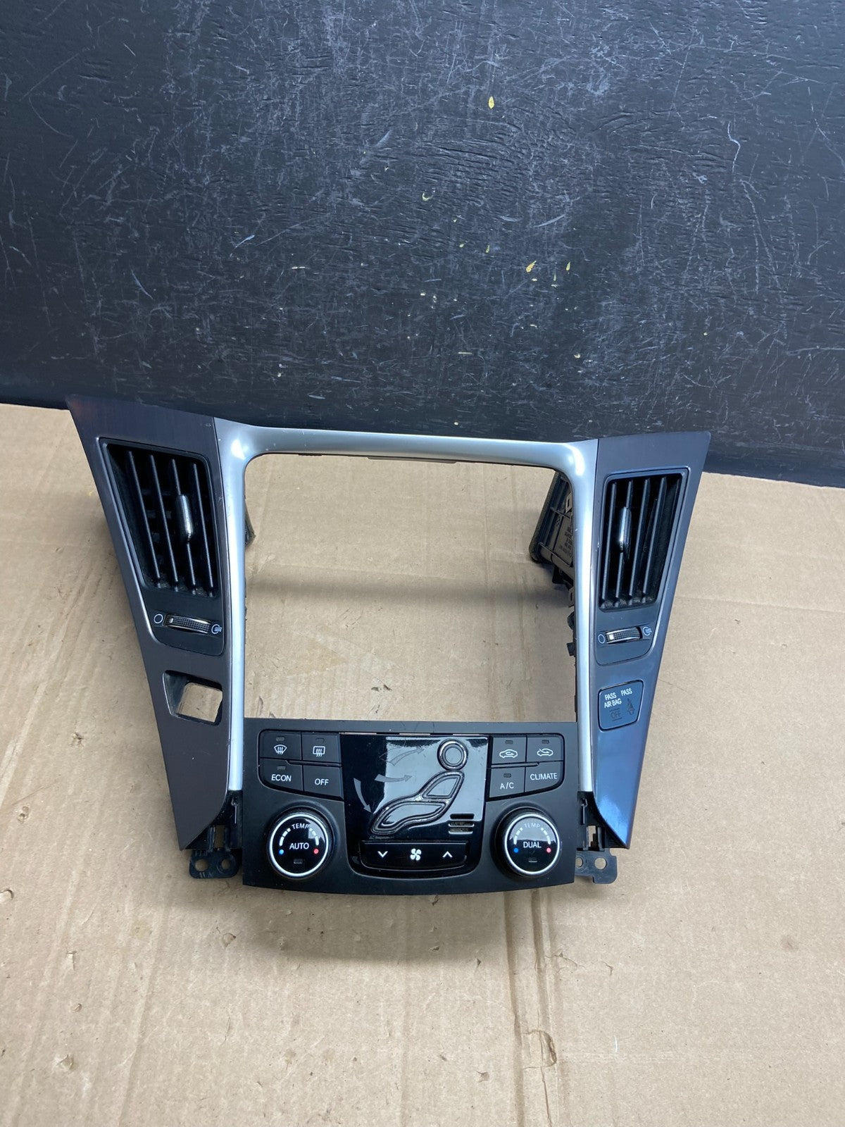 2011 - 2014 Hyundai Sonata Center Radio Climate Control Air Vent Bezel AD7114 DG0
