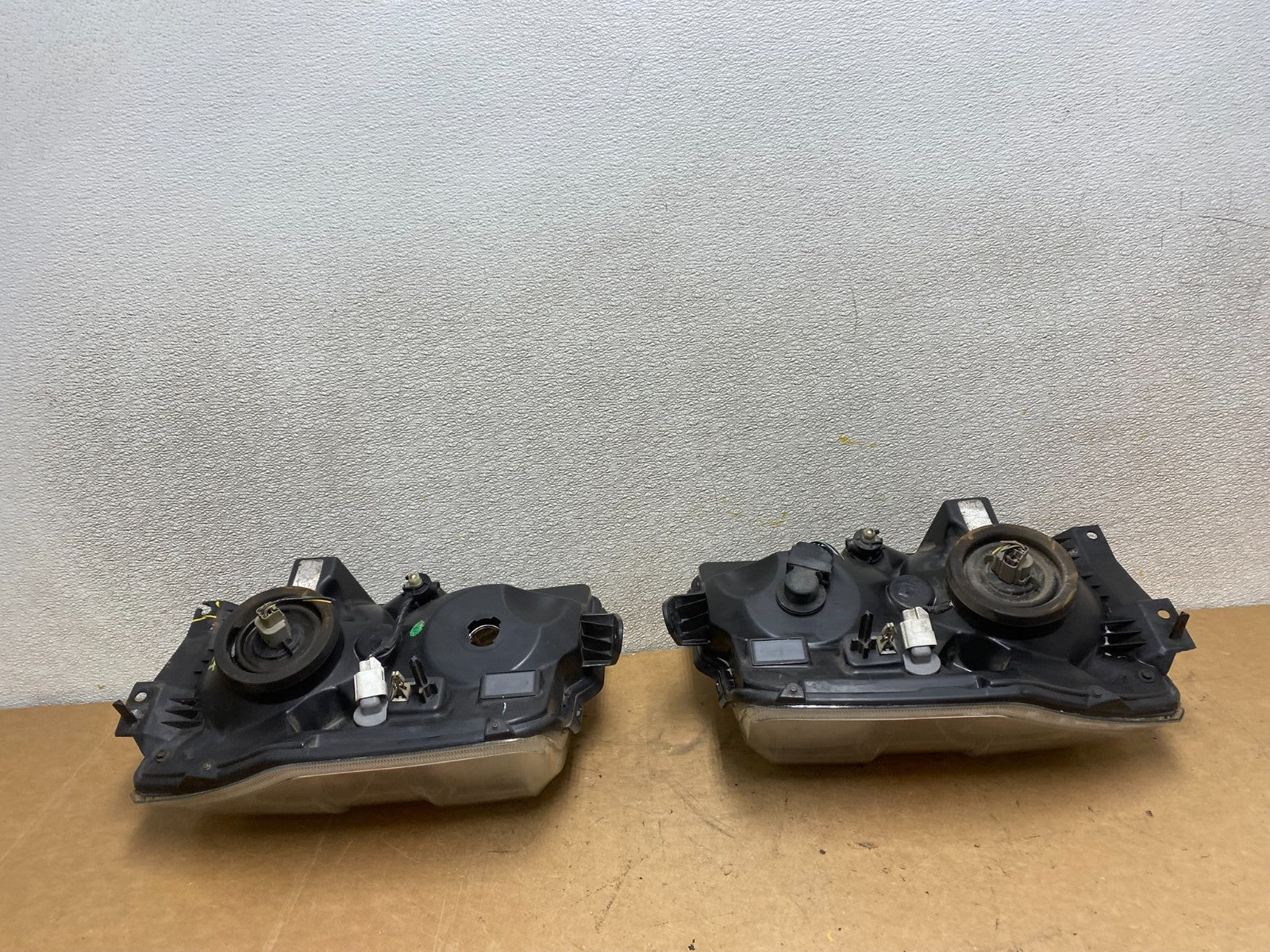 2008-2014 Ford Econoline E150 E250 E350 Left+Right Headlights X4927 DW11