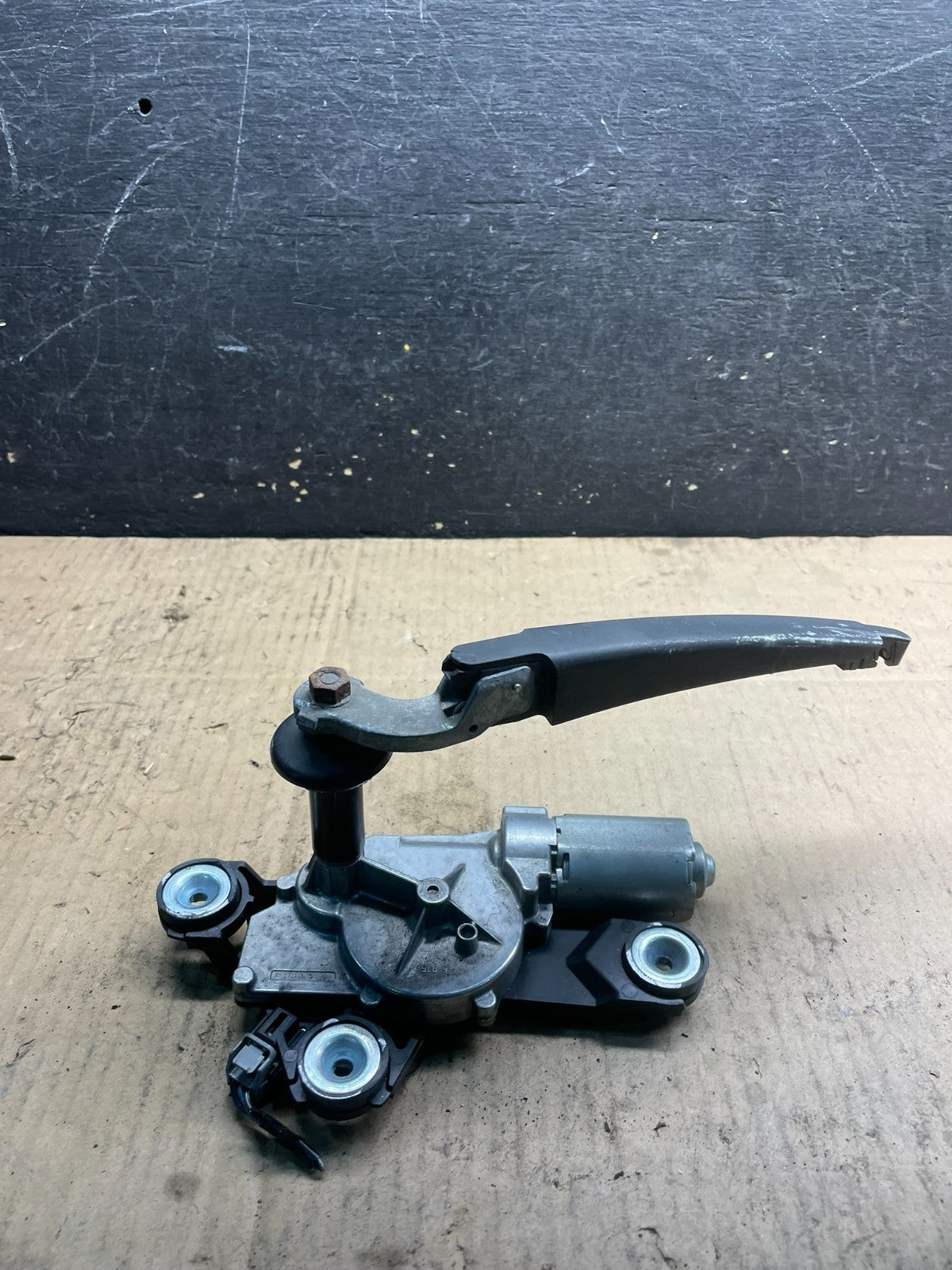 2012 to 2014 Ford Focus Rear Windshield Wiper Motor OEM BV61-17K441-AA W7166 DG1