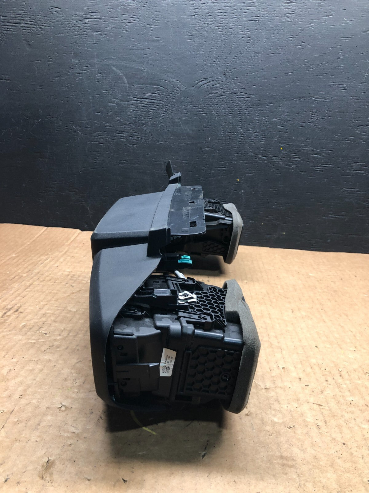 2020 to 2023 Ford Explorer Console Radio Display Screen Air Vents F9616 DG12