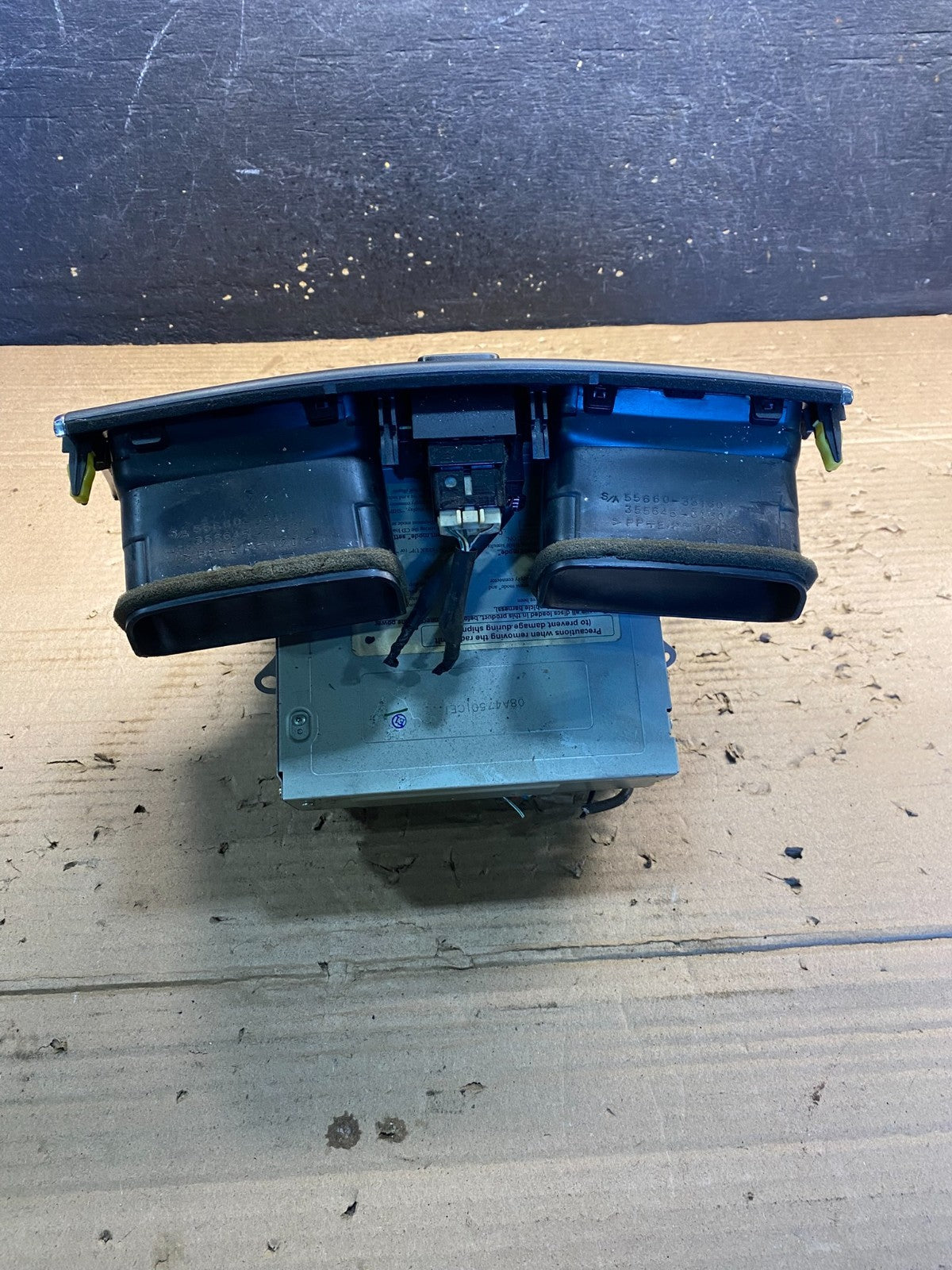 2004 to 2006 Lexus ES330 Es300 Radio Receiver Tape CD Air Vent AA3400 DG3