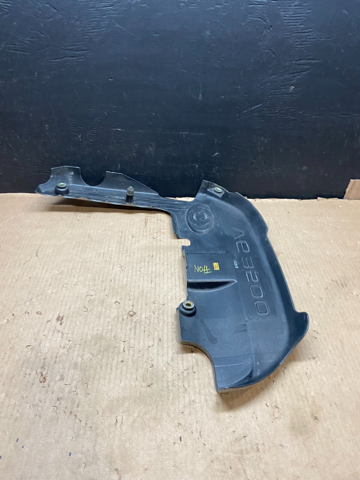 2001 to 2004 Nissan Pathfinder Engine Cover Ornament E4220 DG17