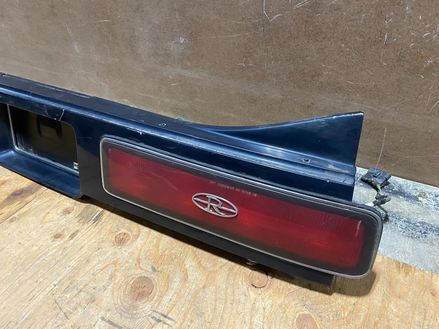 1986 to 1988 Buick Riviera Rear Tail Gate Panel Tail Light Y6378 PS4