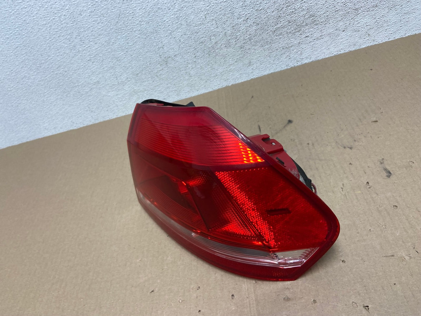 2012 to 2015 Volkswagen Passat Right Passenger Rh Side Tail light AE6986 LK1