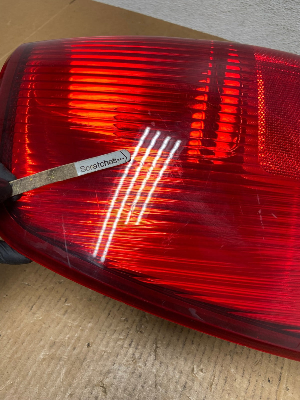2003 to 2006 Lincoln Navigator Left Driver LH Side Tail Light AE0241 LK3