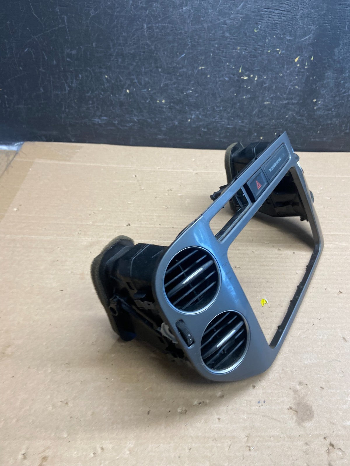 2009 2010 2011 Volkswagen Tiguan Center Dash Radio Bezel Trim AG5158 DG1