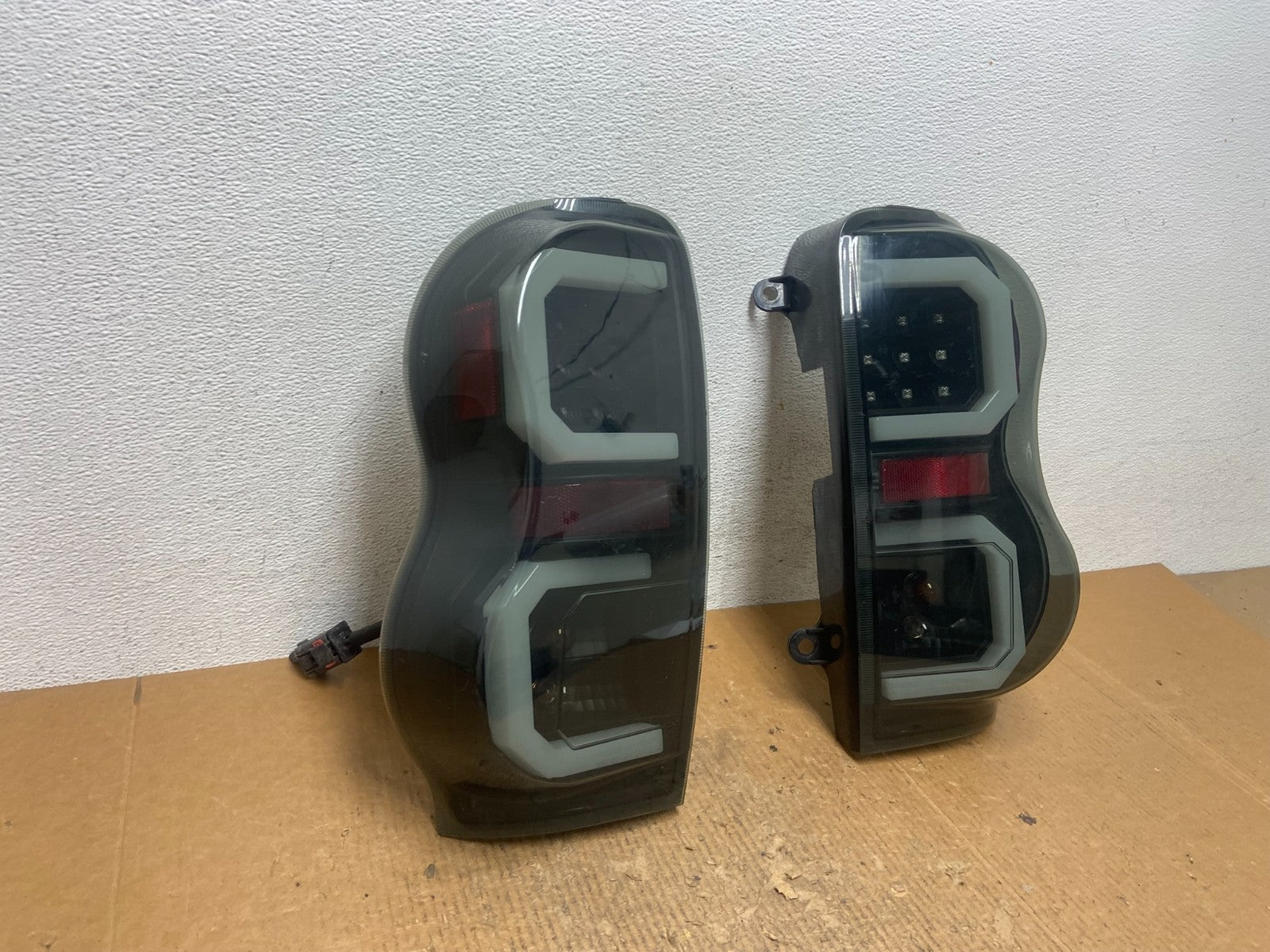 2004-2009 Dodge Durango Left+Right Set Side LED Black Tail Lights AE2798 DG2