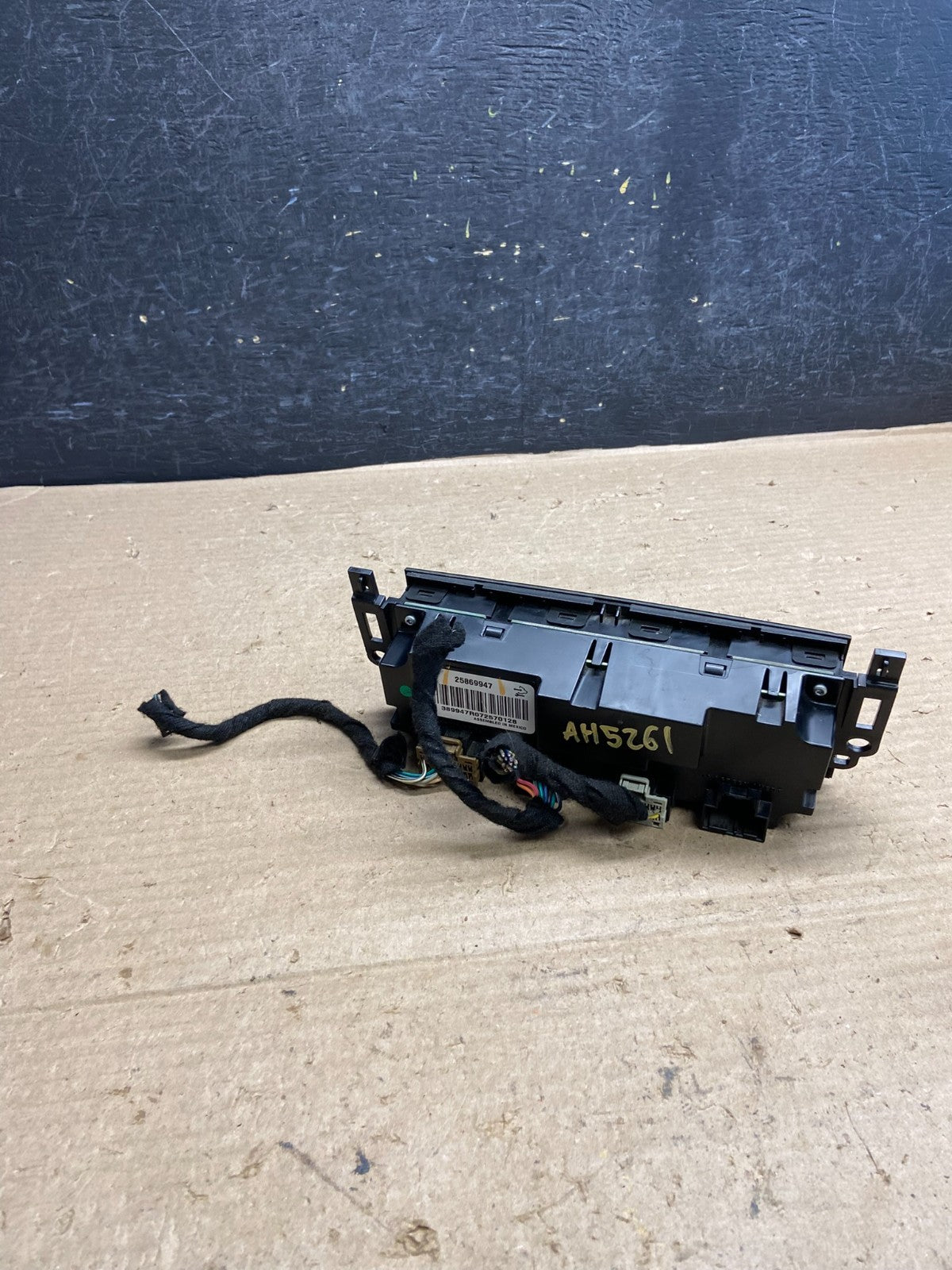 2007 to 2009 GMC Yukon Chevrolet Tahoe Climate Control A/C Panel AH5261 DG4