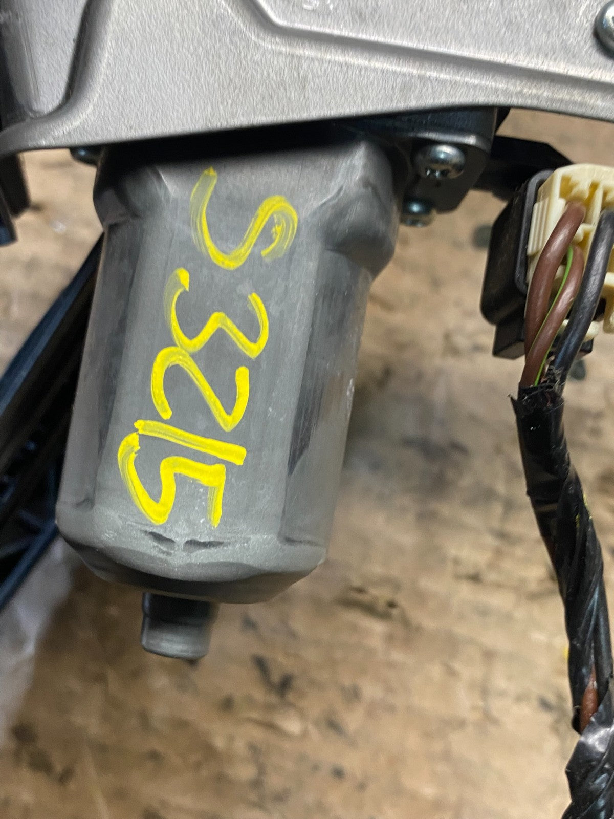 2014-2021 Dodge Durango  Tailgate Back Door Rear Wiper Motor Wiper S3215 DG7