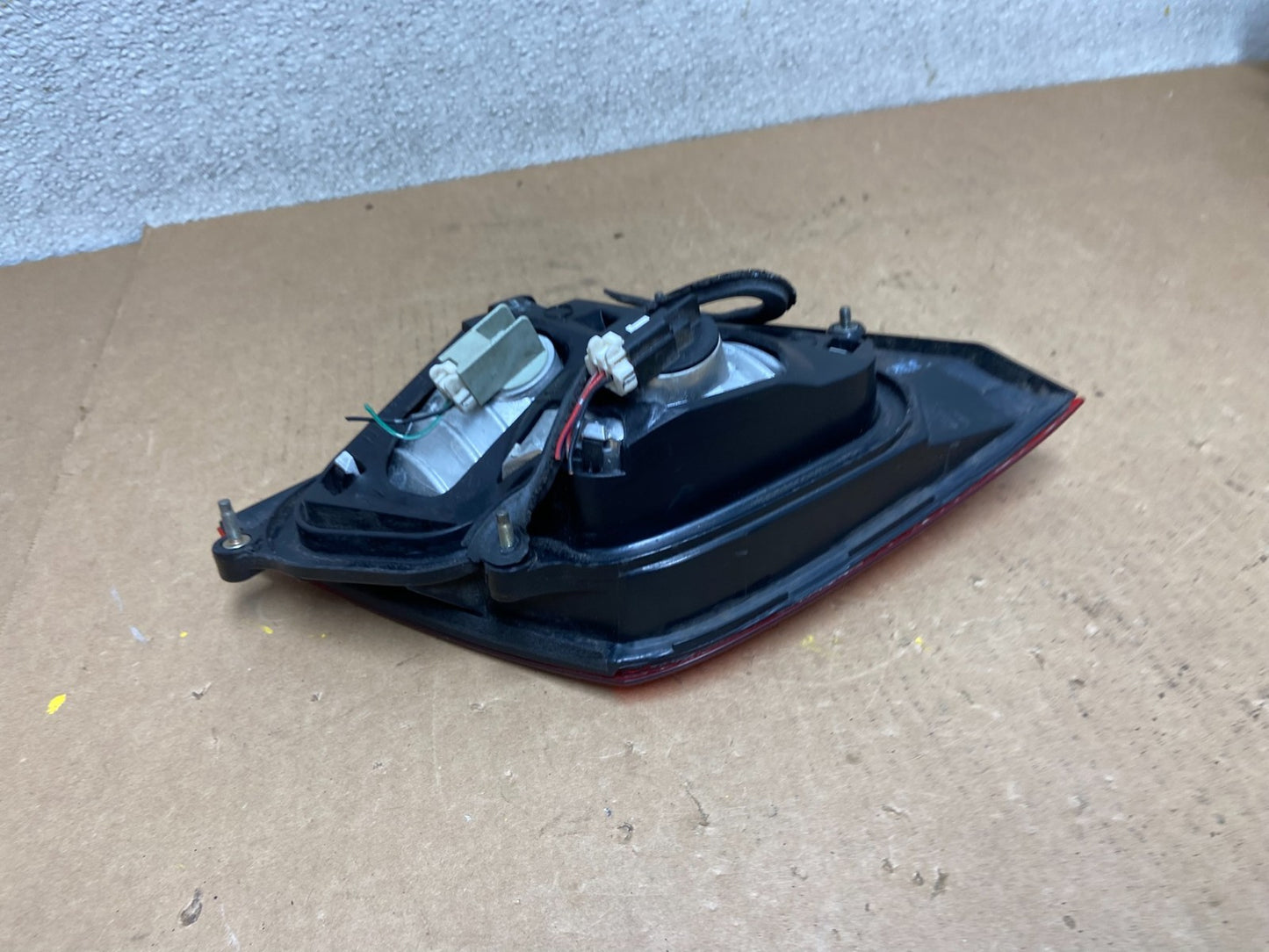 2002-2004 Infiniti i35 Inner Right Passenger Rh Side Tail Light OEM Z6894 DW4