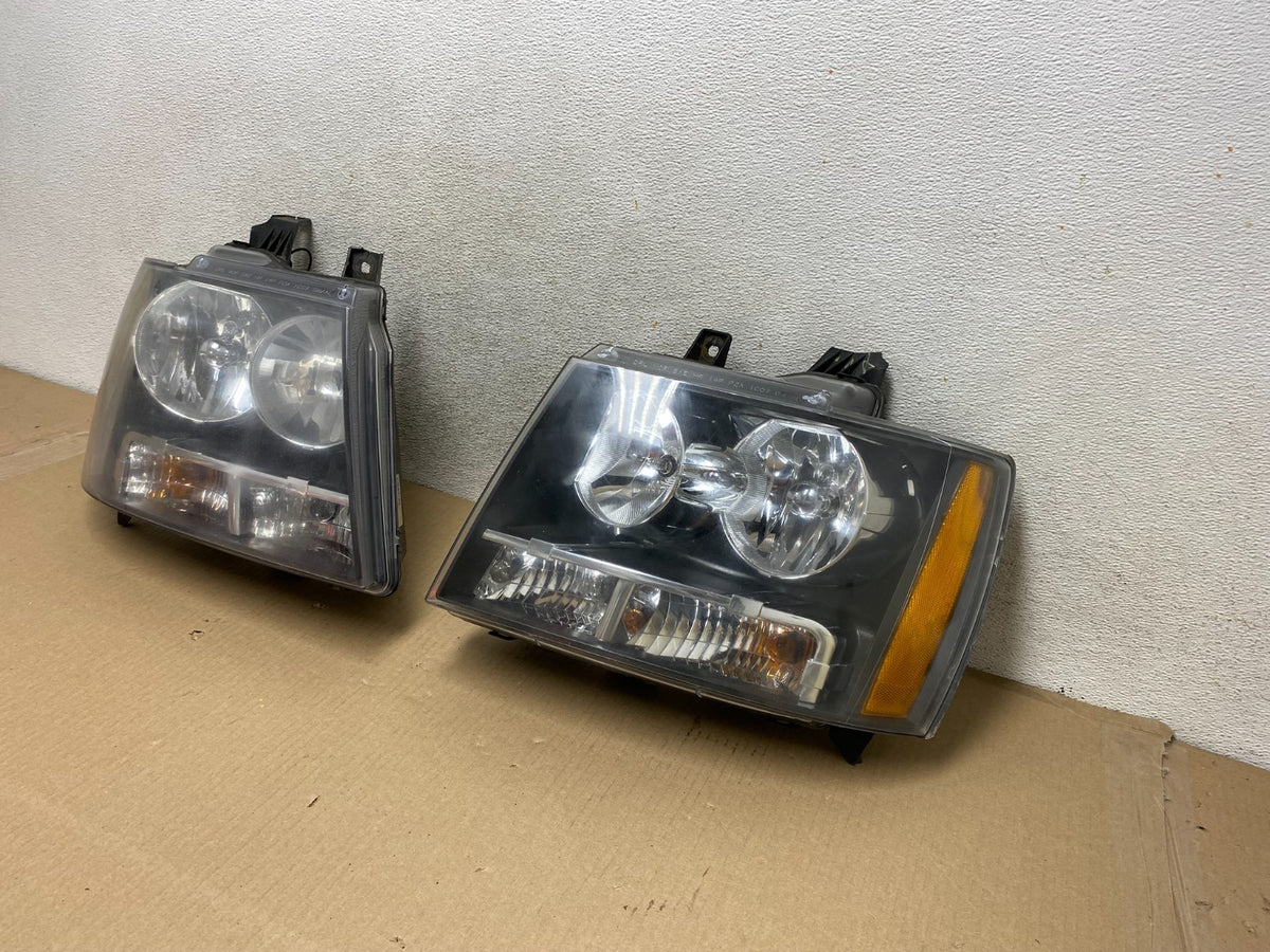 2007 to 2013 Chevrolet Suburban Tahoe Left+Right Set Headlights AH4355 DW2