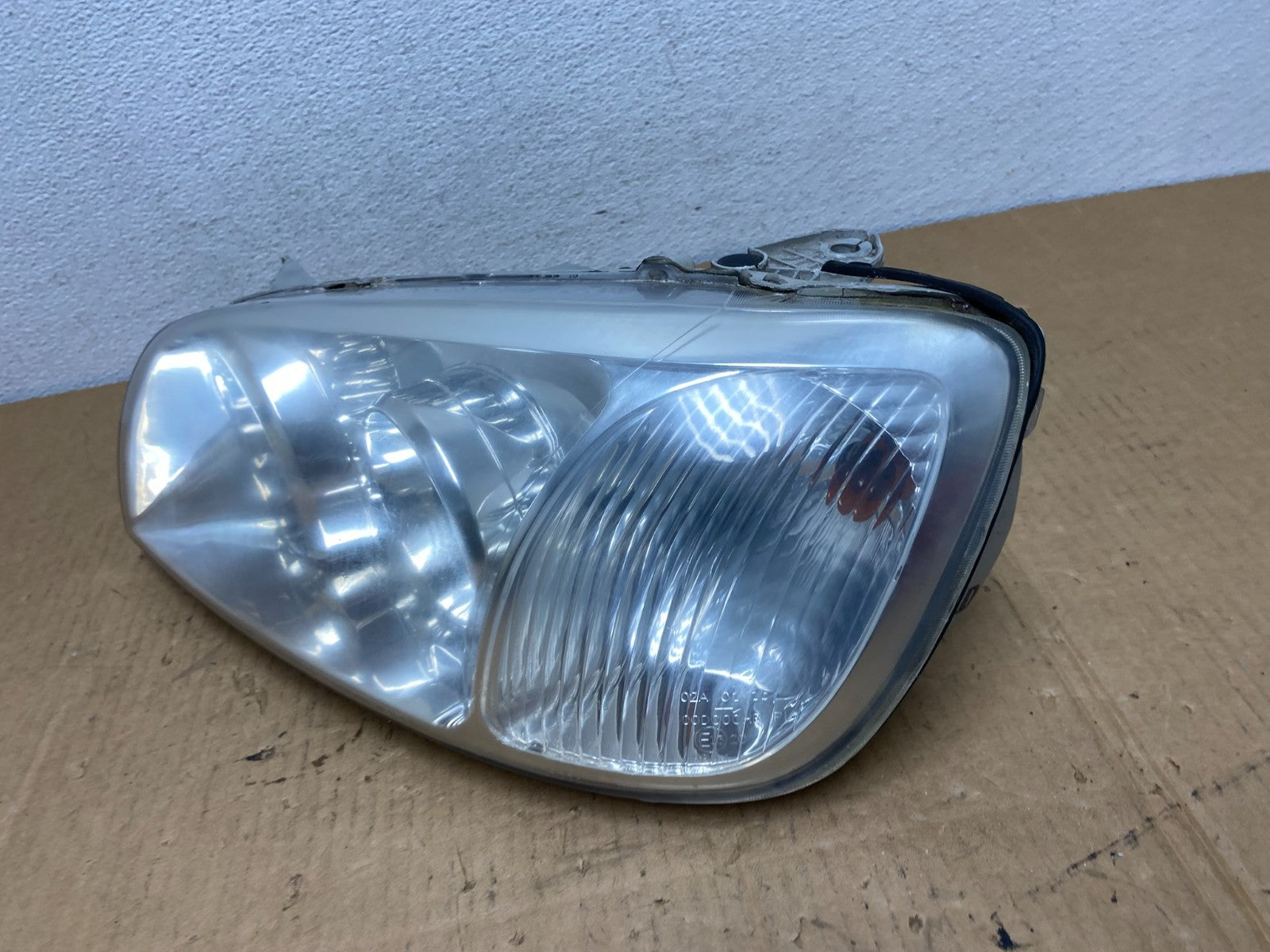 2004 2005 Hyundai XG350 XG Left Driver LH Headlight Halogen AC7657 DW1