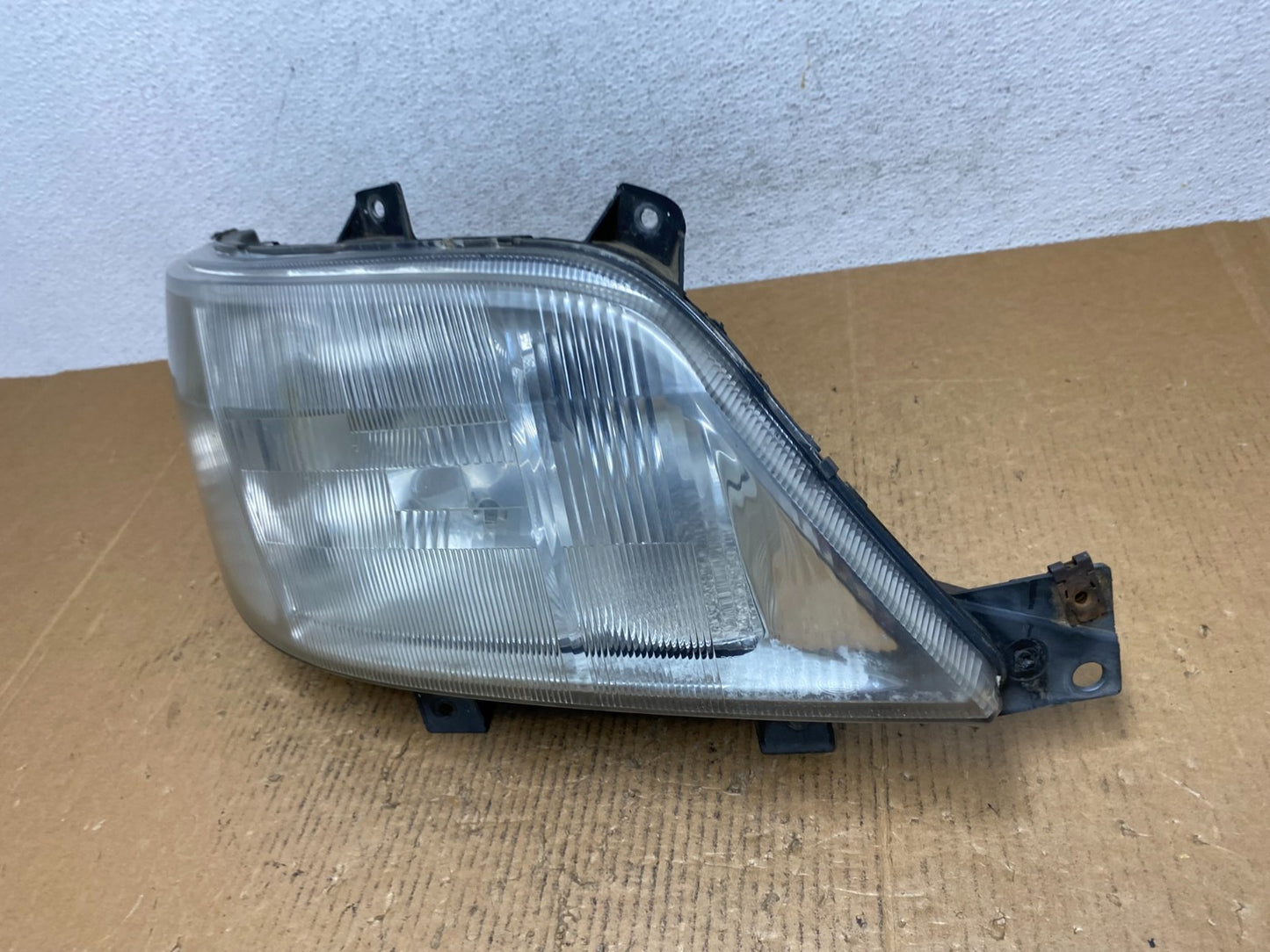 2005 to 2006 Mercedes Sprinter Right Passenger Headlight Halogen AE1607 DG1