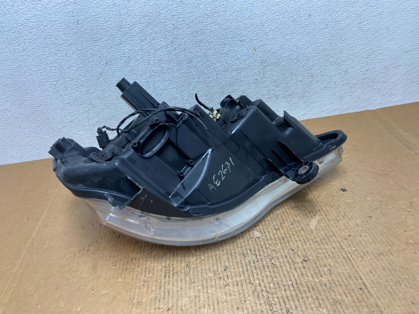 2008 to 2016 Chrysler Town and Country Left Driver Lh Side Headlight AE2671 DW9