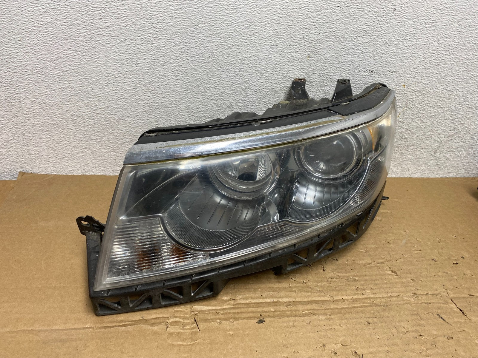 2006 to 2009 Lincoln MKZ Zephyr Left Driver Headlight Halogen AD4086 DW2