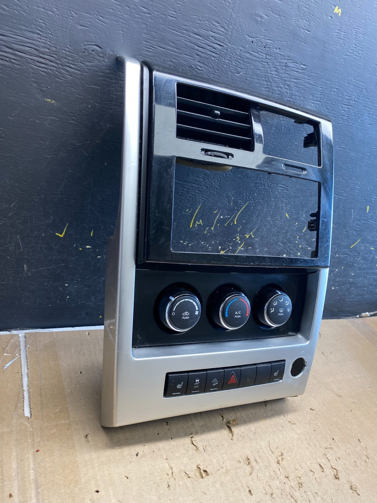 2008 to 2012 Jeep Liberty Dash Climate Temperature Control Radio Bezel ab2230 DG1