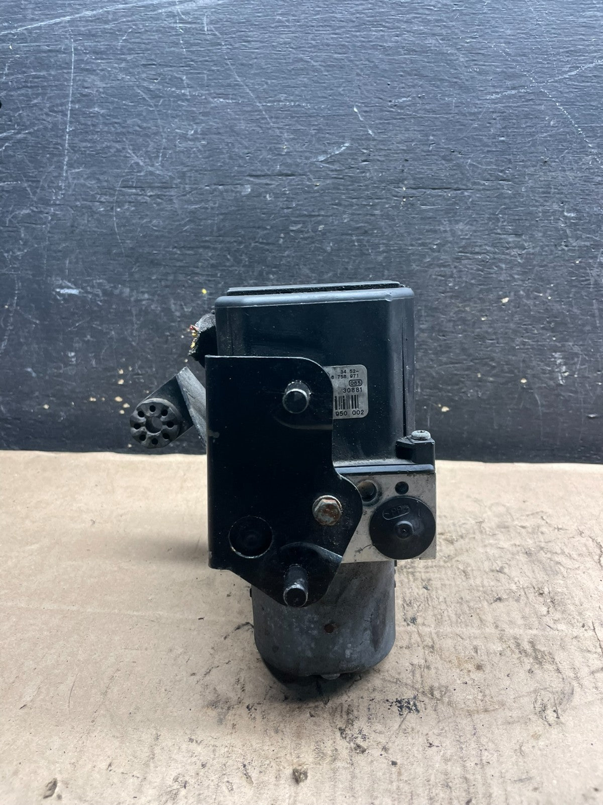 2016 - 2018 Kia Sorento ABS Anti-Lock Brake Pump 6758969 S8433 DG0