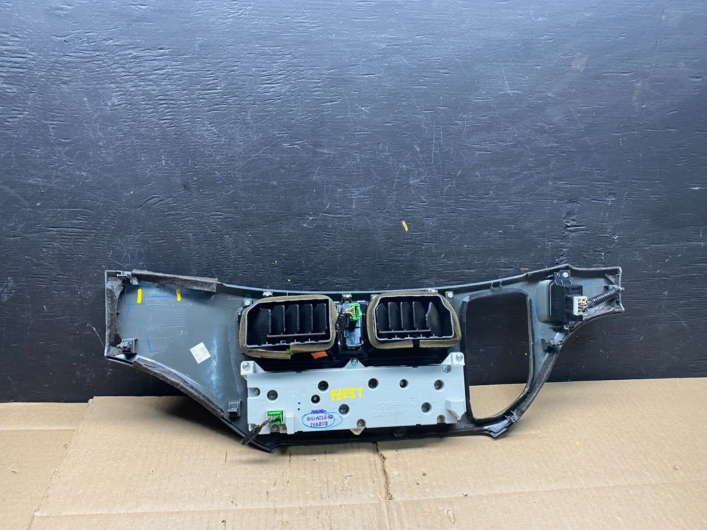 2005 to 2010 Honda Odyssey  Radio Climate Control Dash Trim Bezel L5373 DG5