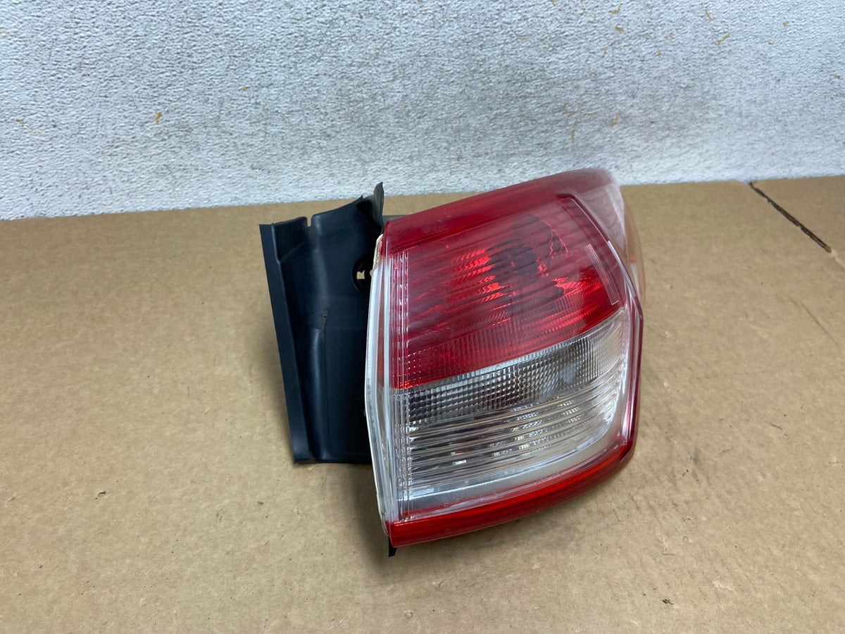 2013 to 2016 Ford Escape Right Passenger RH Side Tail Light AI2636 LK2