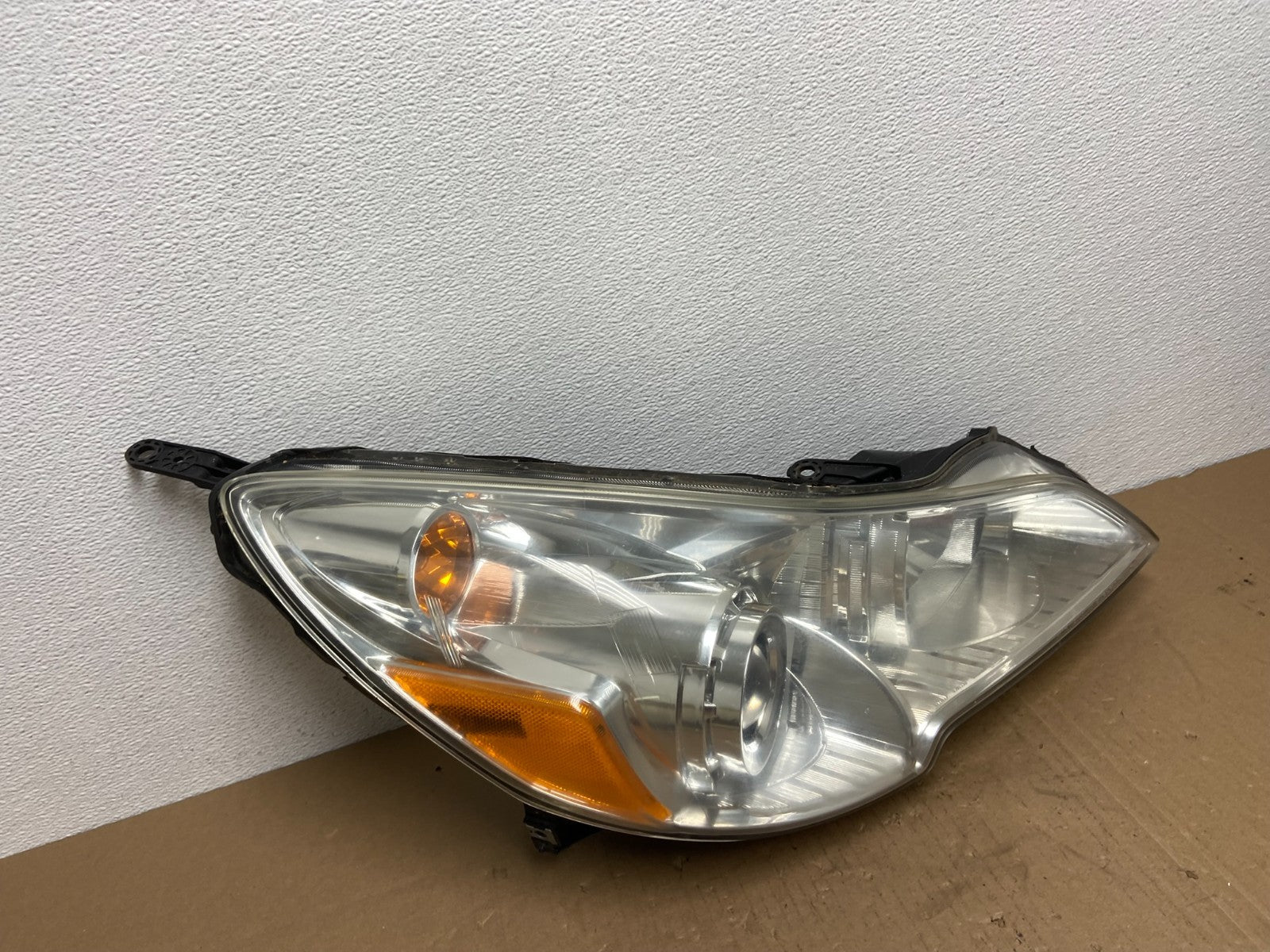 2010-2012 Subaru Legacy Outback Right Passenger Headlight Oem AB6490 DW2