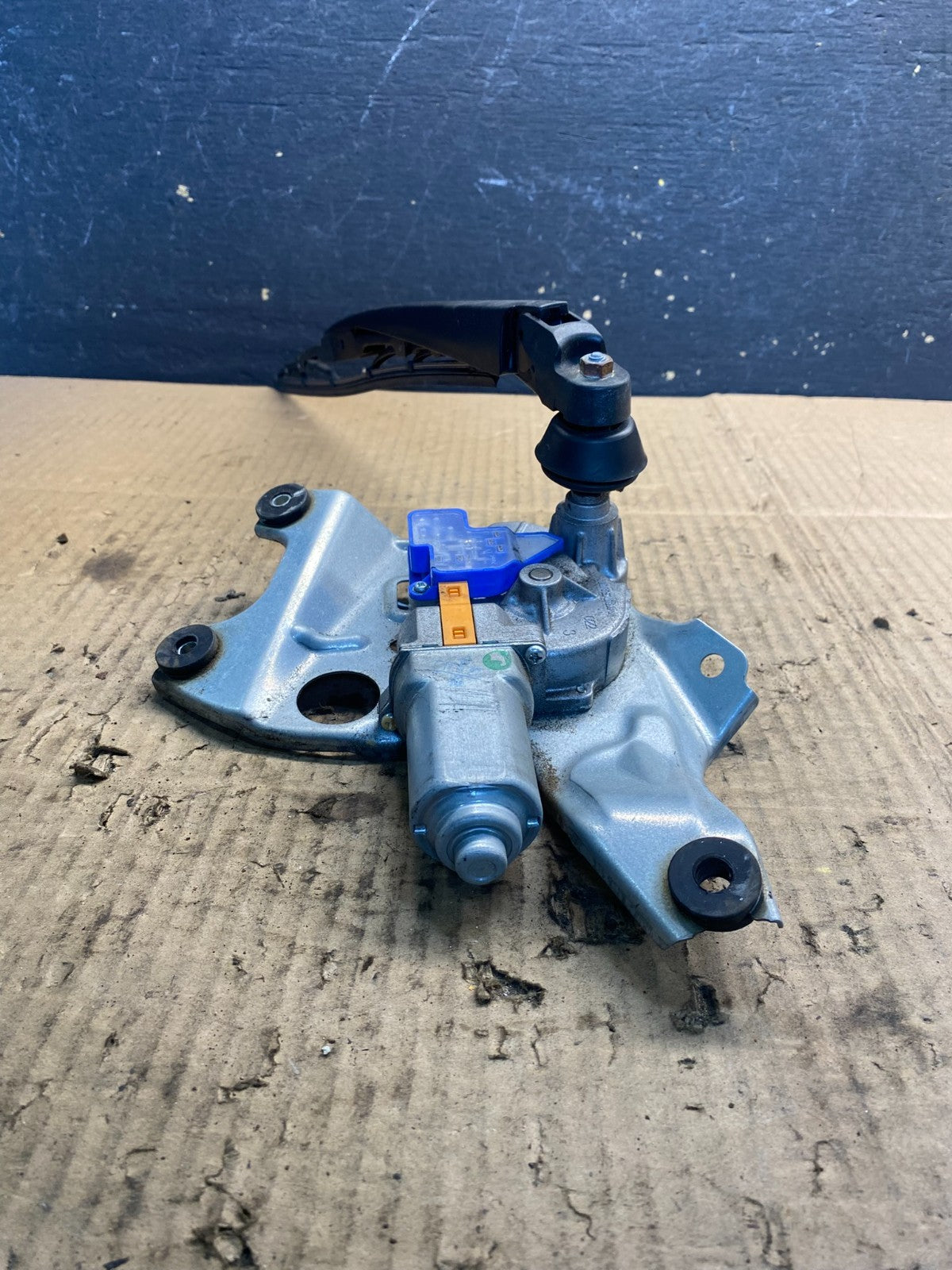 2010 to 2014 Subaru Legacy Outback Rear Wiper Motor AA75814