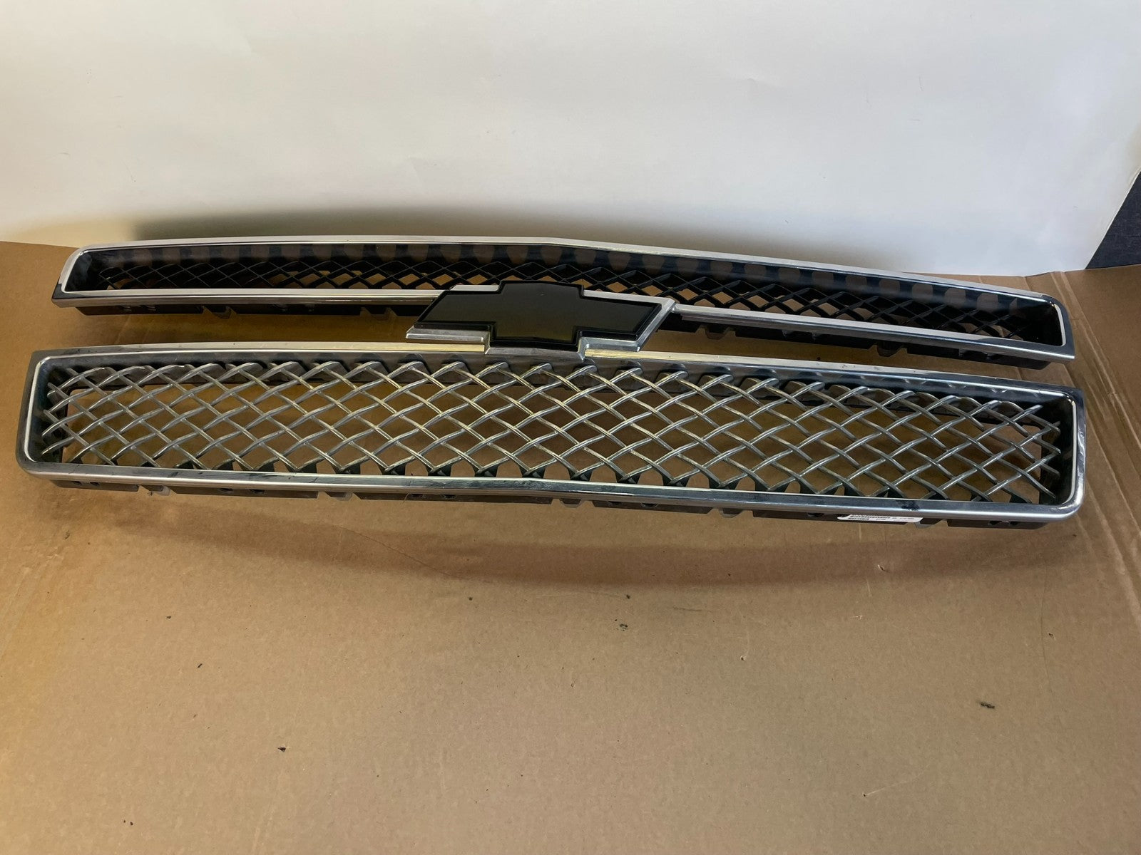 2007 to 2014 Chevrolet Tahoe Suburban Lower Upper Grill Grille Set AG3006 DG0
