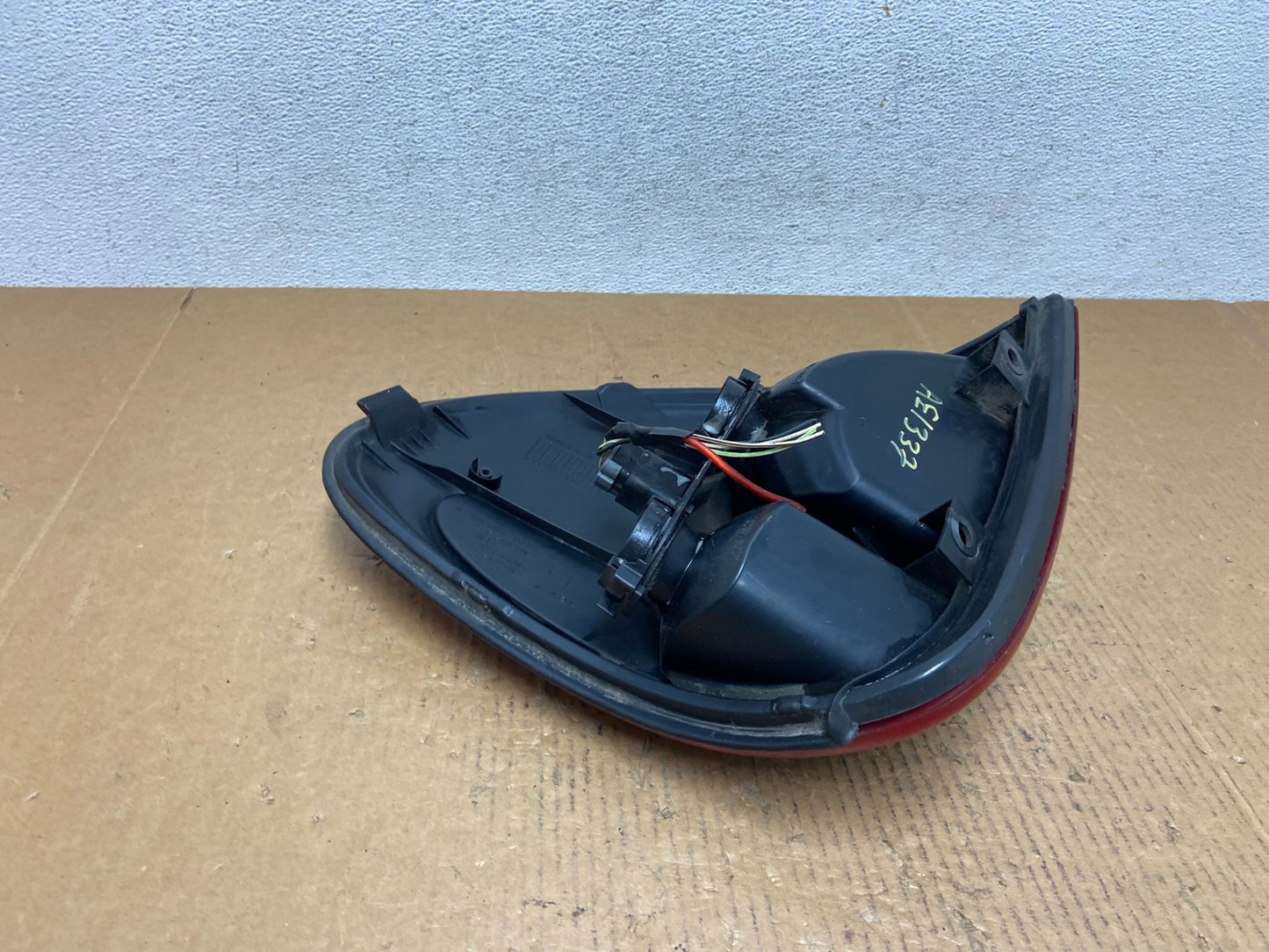 2004 to 2007 Dodge Grand Caravan Left Driver Lh Tail Light AE1337 LK4