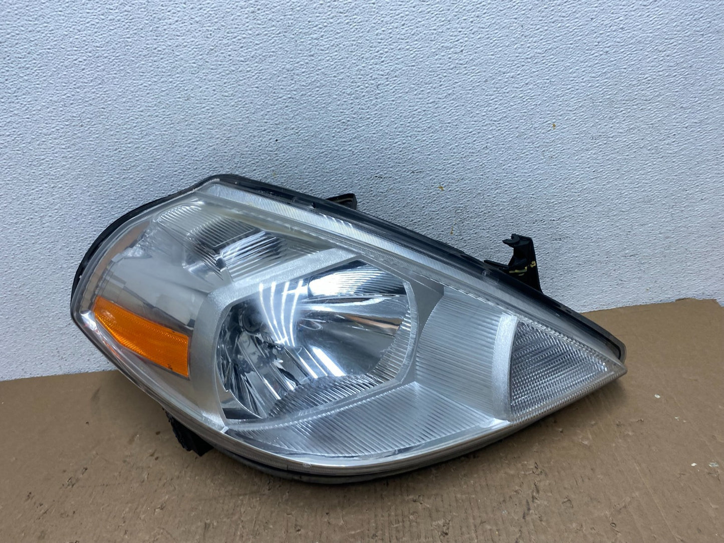 2008 to 2012 Nissan Versa Headlight Right Passenger Rh Side AD8761 DW0