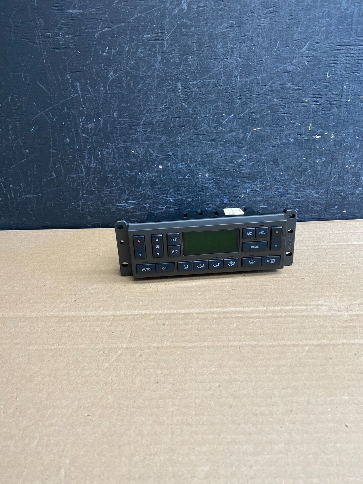 2003 to 2006 Lincoln Town Car Climate Control Panel AG0001 DG0