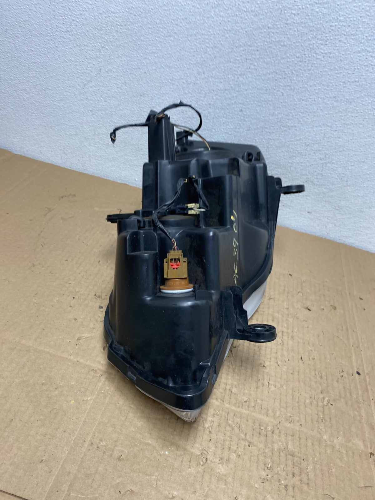 2011 to 2016 Chrysler Town and Country Right Passenger Headlight AC3904 DW8