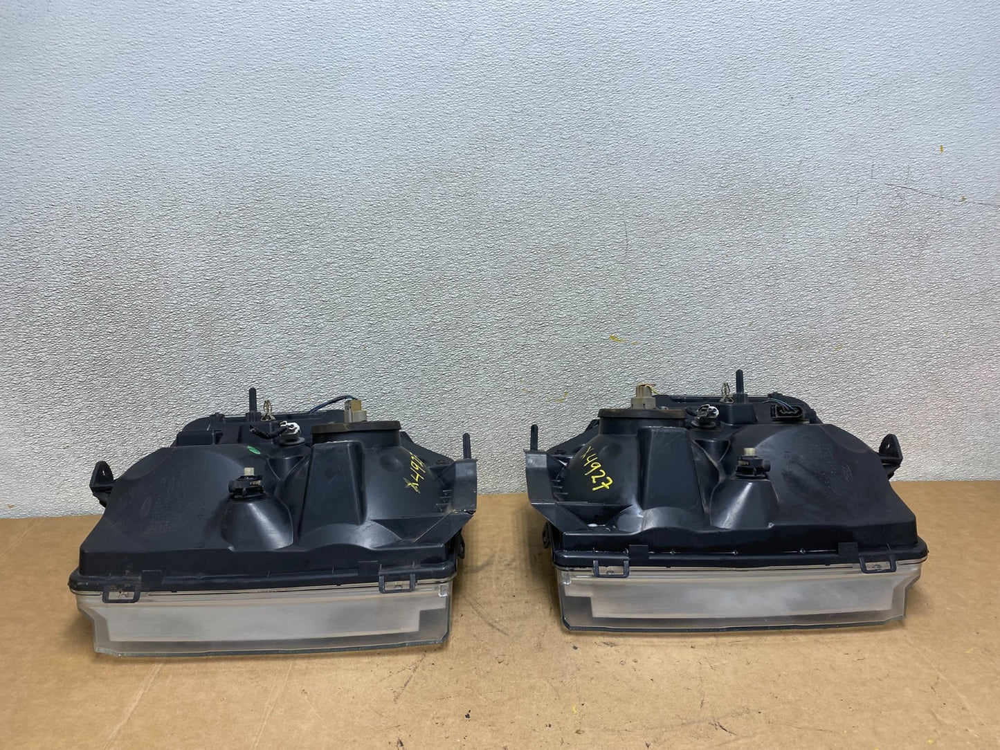 2008-2014 Ford Econoline E150 E250 E350 Left+Right Headlights X4927 DW12