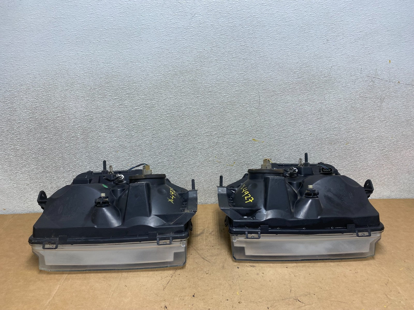 2008-2014 Ford Econoline E150 E250 E350 Left+Right Headlights X4927 DW12