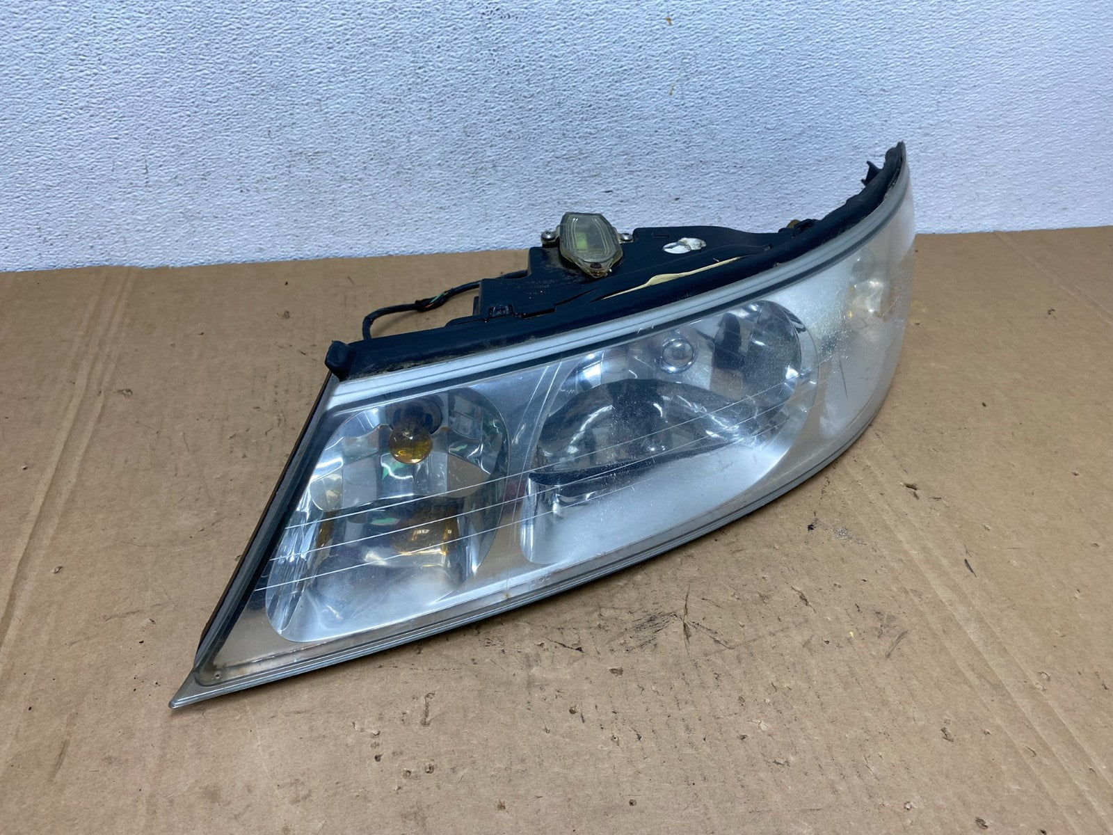 1999 to 2002 Lincoln Continental Left Driver LH Side Headlight AD3227 DW2