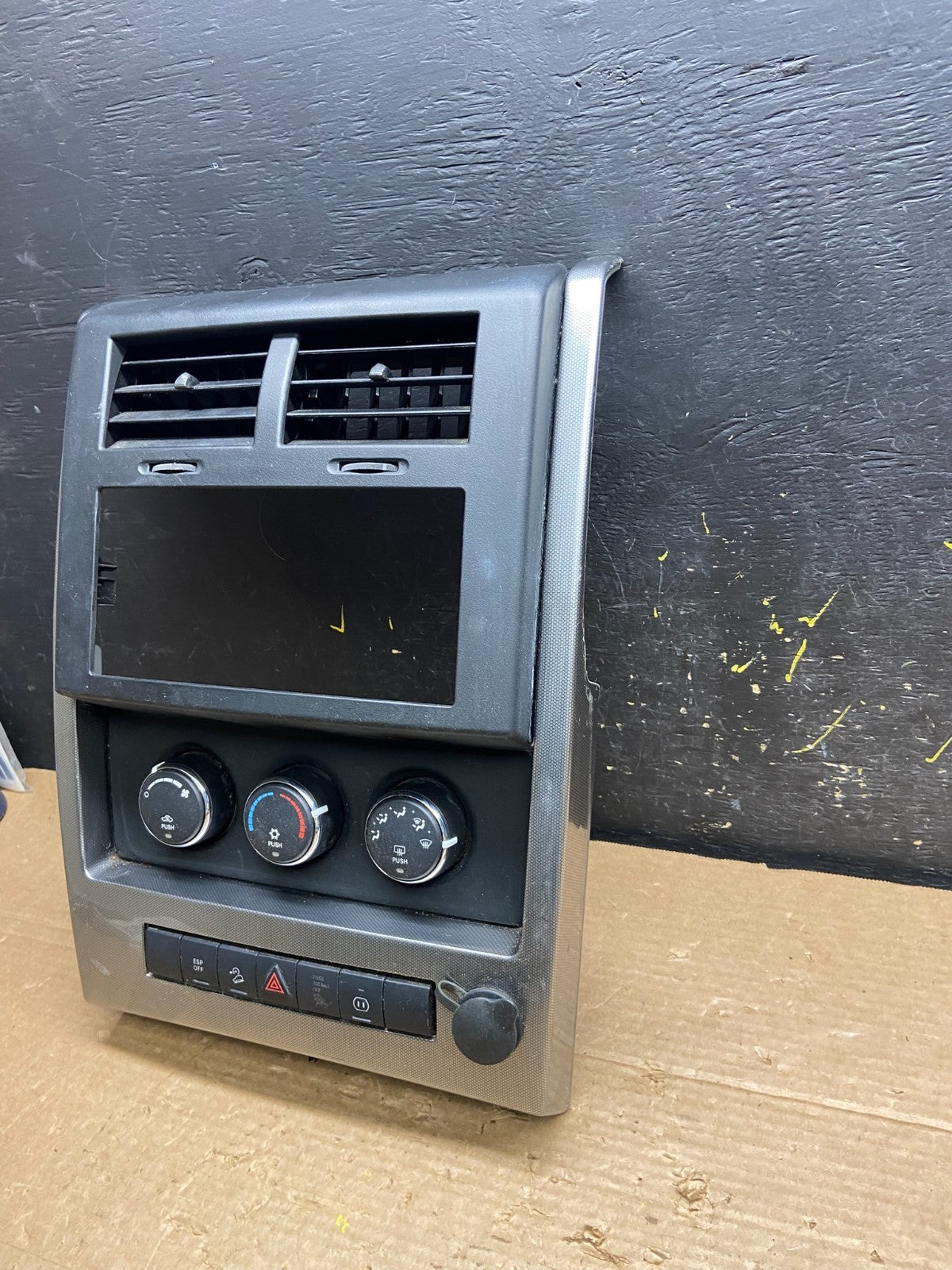2008 to 2012 Jeep Liberty Dash Climate Temperature Control Radio Bezel w2061 DG1