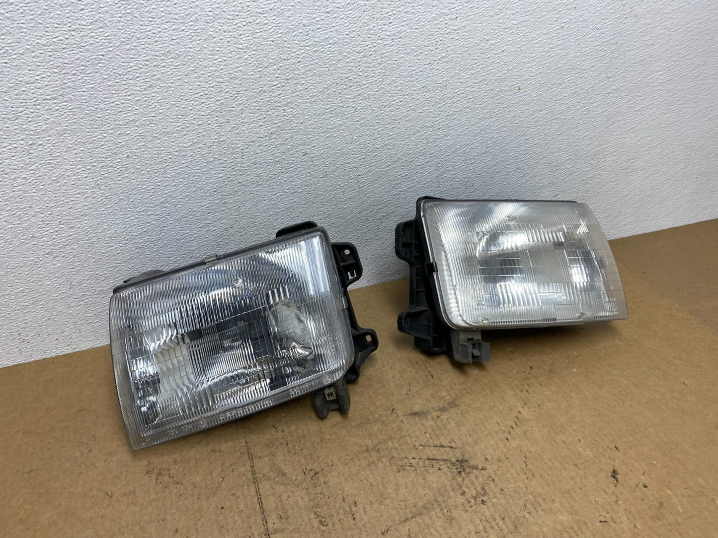 1998 1999 Nissan Frontier Left+Right Side Headlights Halogen Lamp AC3401 DW2
