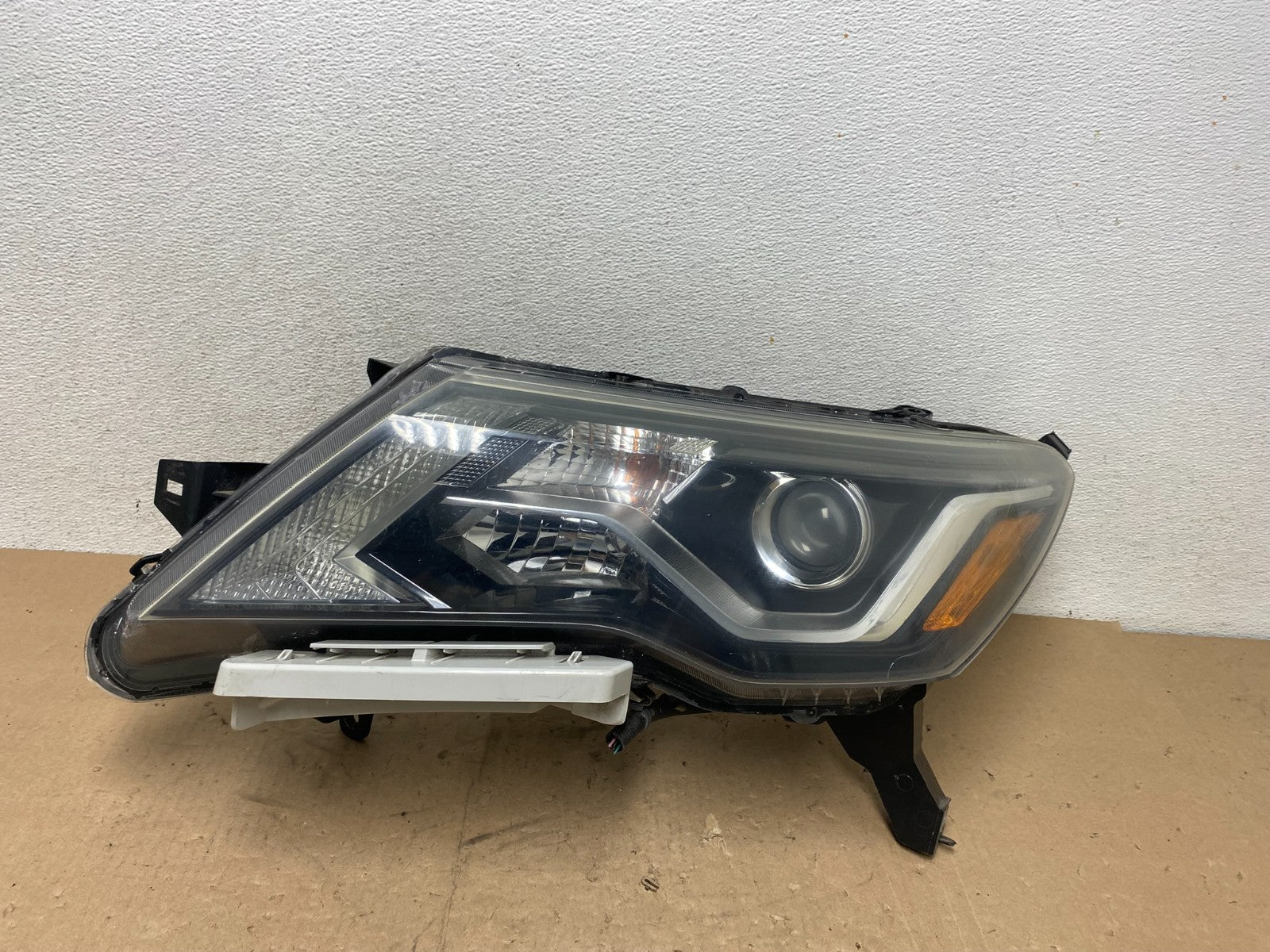 2017 - 2020 Nissan Pathfinder Left Driver LH Side Headlight Halogen AG53860