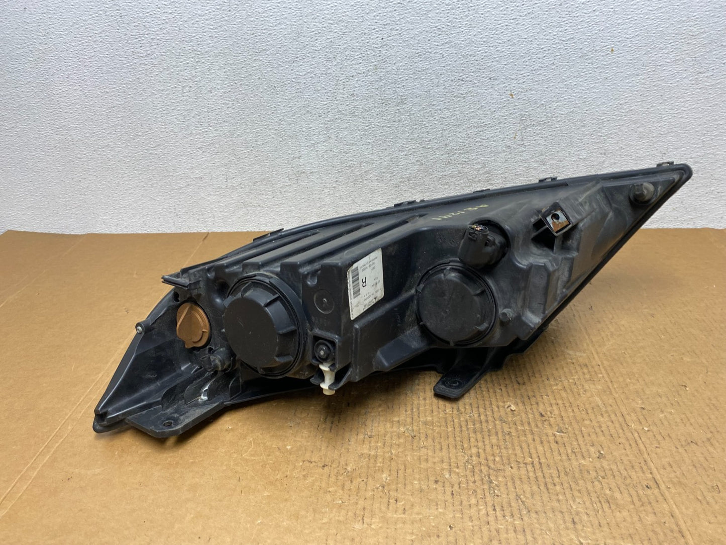 2011 to 2013 Kia Sorento Right Passenger RH Side Headlight Halogen AE1241 DW5