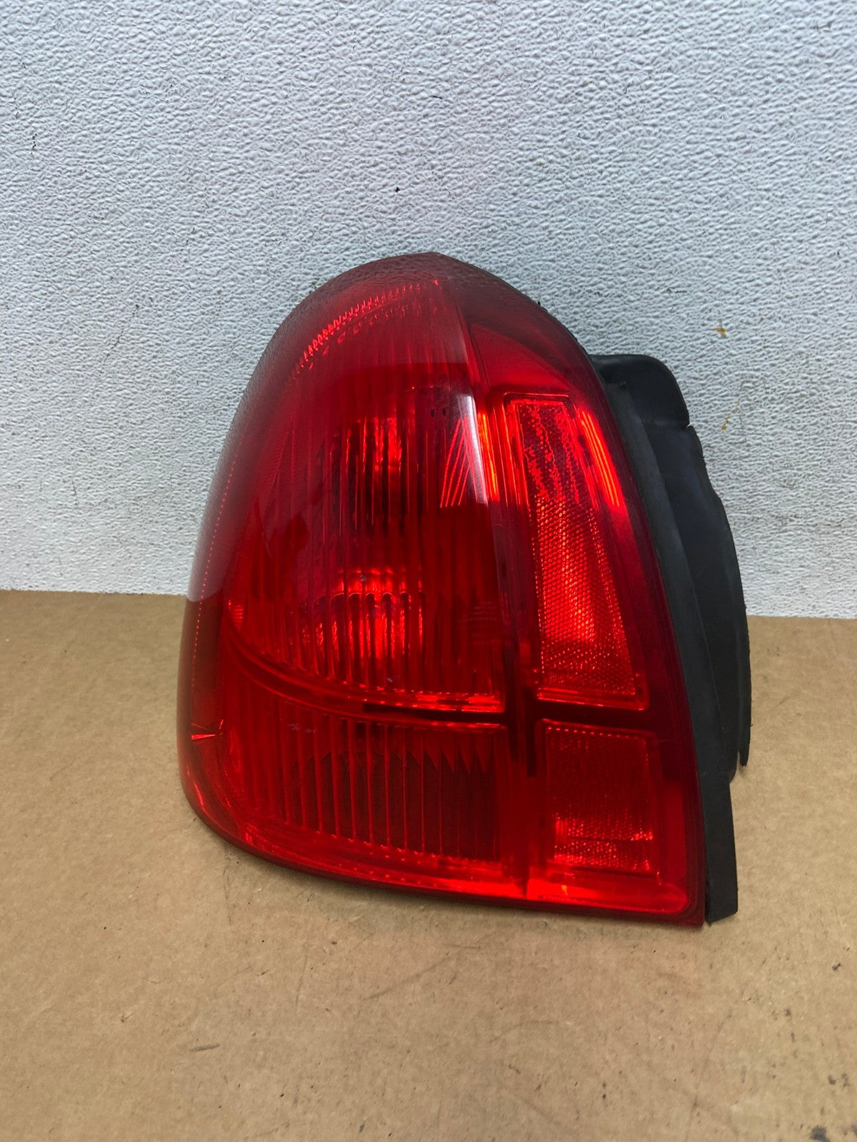 2003 to 2011 Lincoln Town Car Left Driver Lh Side Tail Light AE3009 LK0
