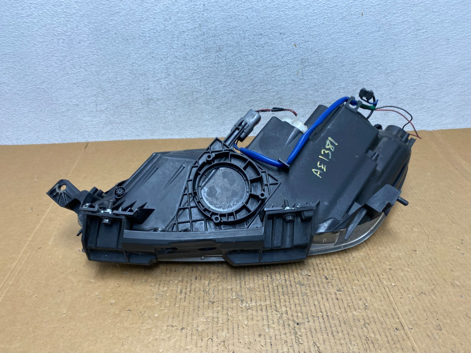 Halogen 2007 to 2009 Mazda CX-7 Right Passenger RH Side Headlight AE1381 DW7