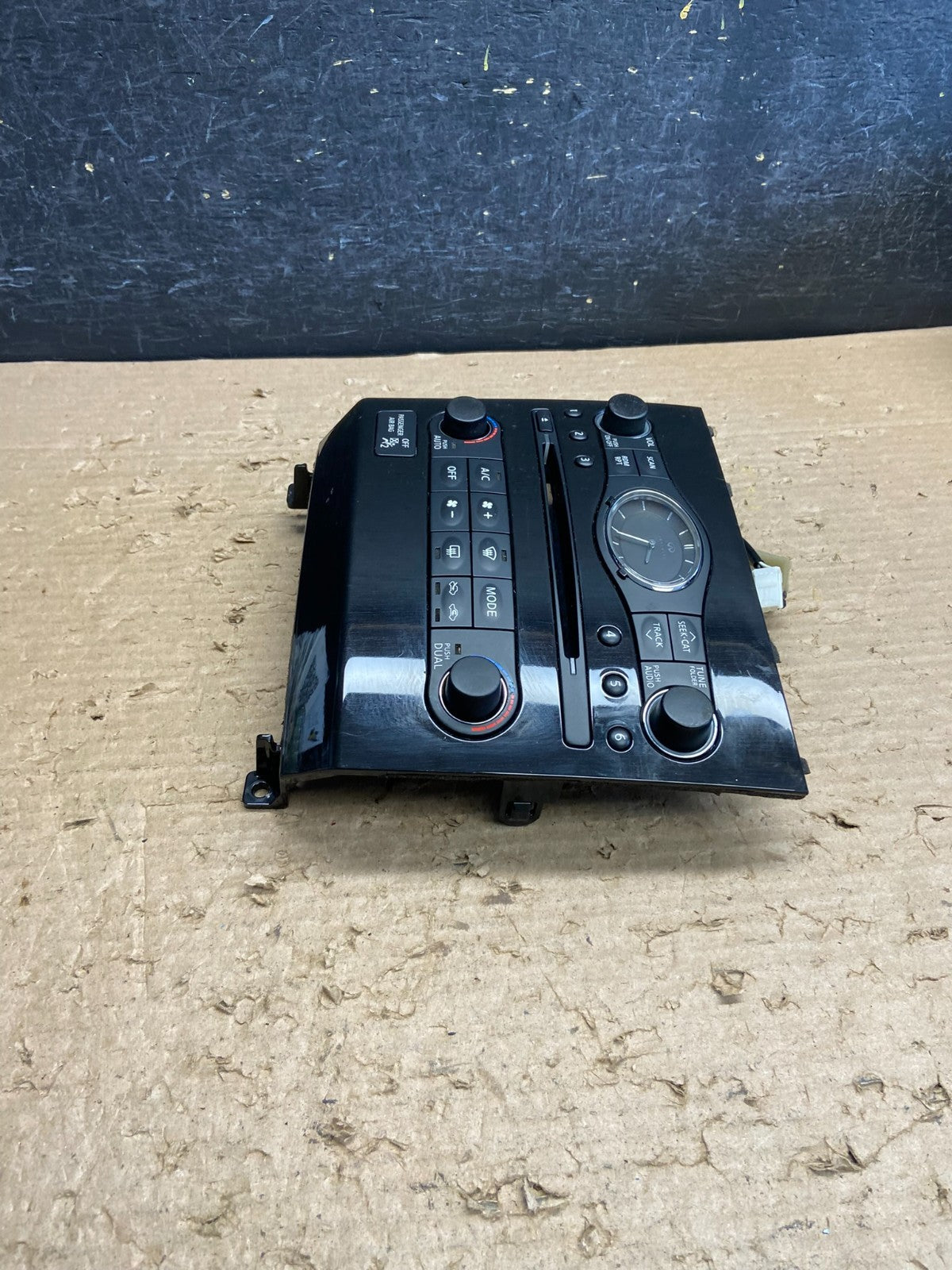 2009 to 2013 Infiniti G37 Radio Player Climate Control Panel Bezel ag8730 DG2