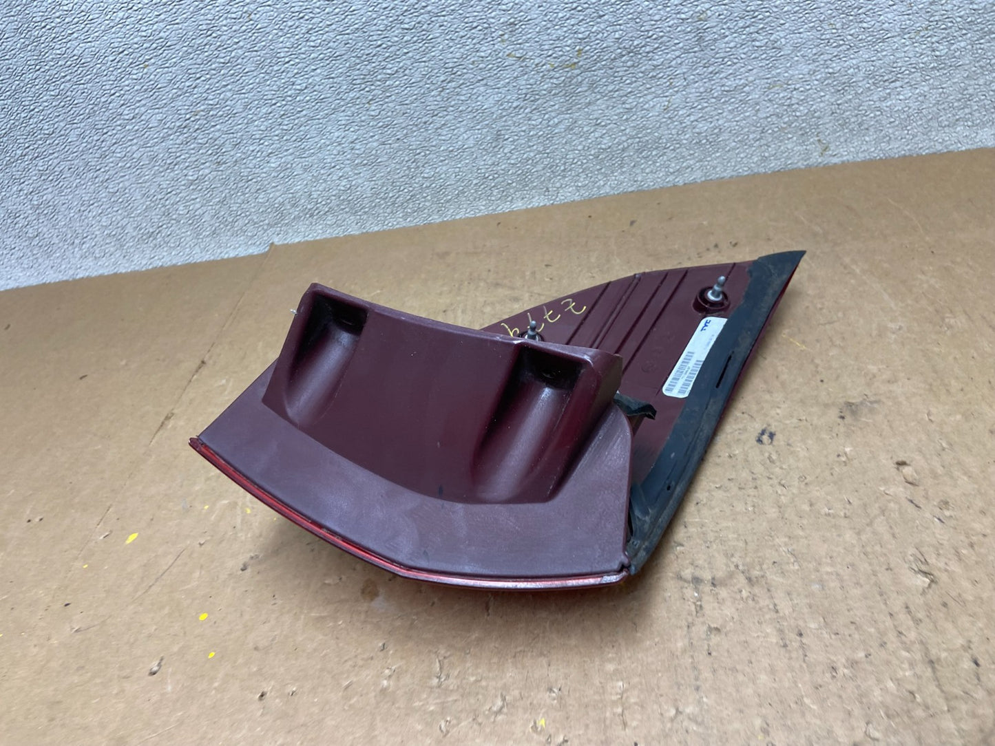 2004-2005 Toyota Sienna Right Passenger Rh Side Tail Light TYC Z7799 DW4