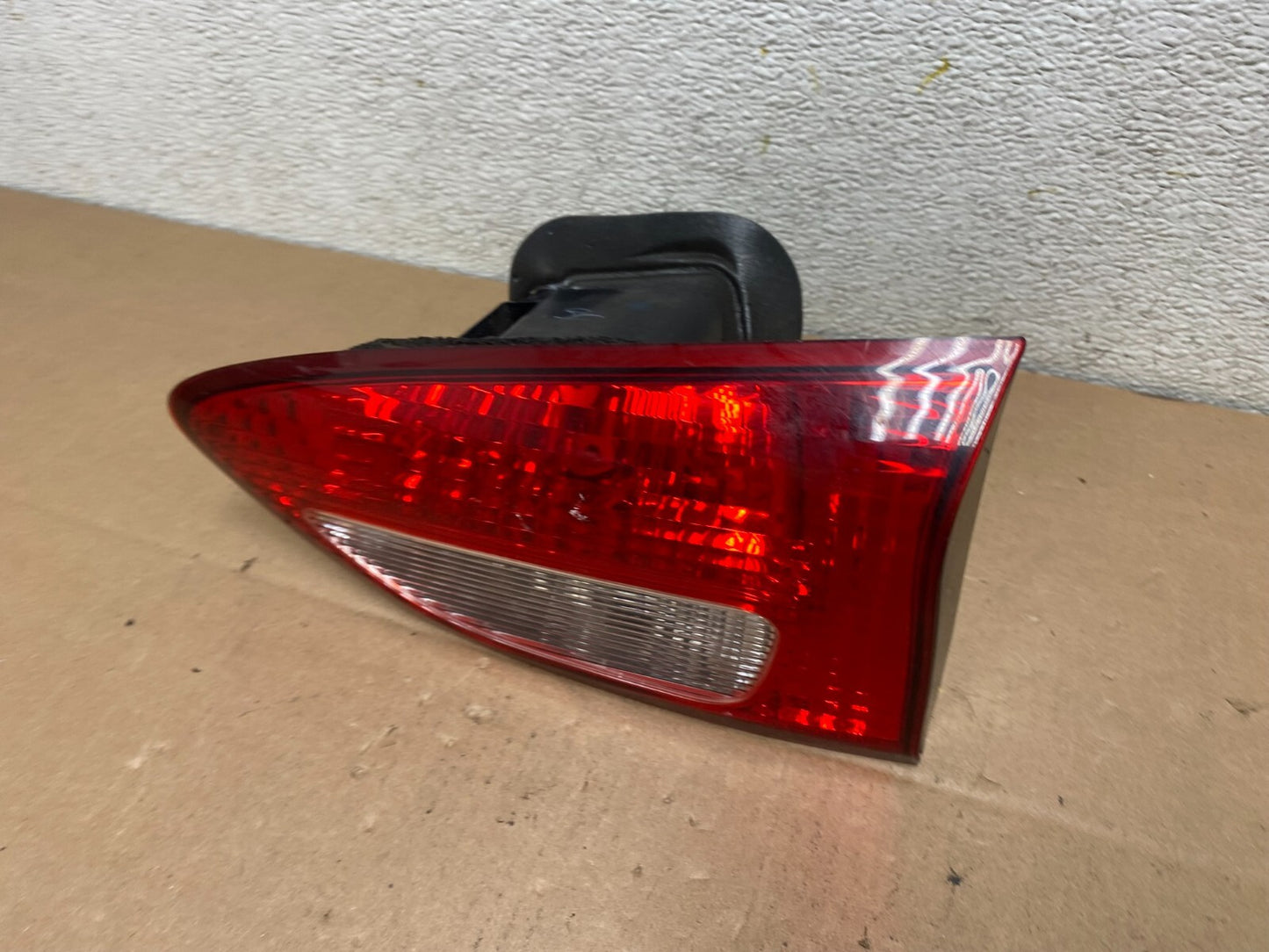 2006 2007 Subaru Tribeca B9 Right Passenger Side Tail Light Inner Oem M3483 DW1